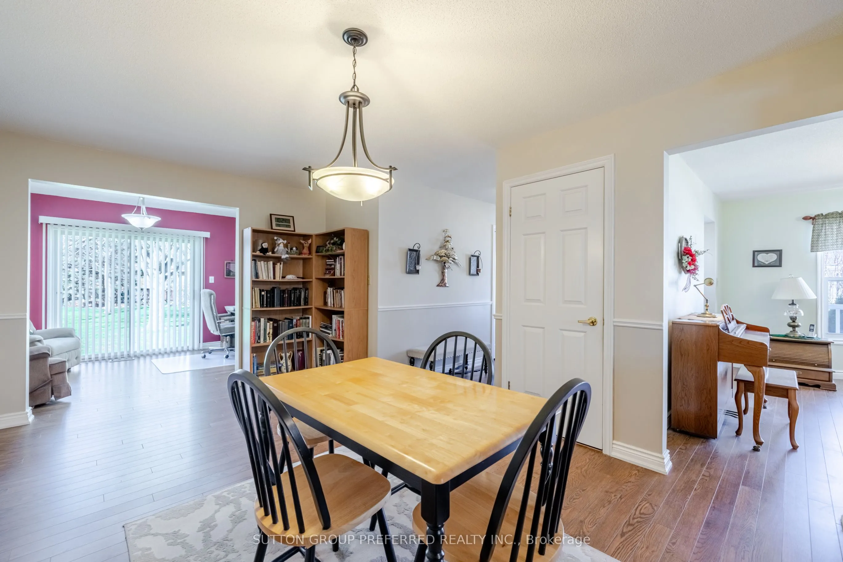 31 Hawkins Crescent