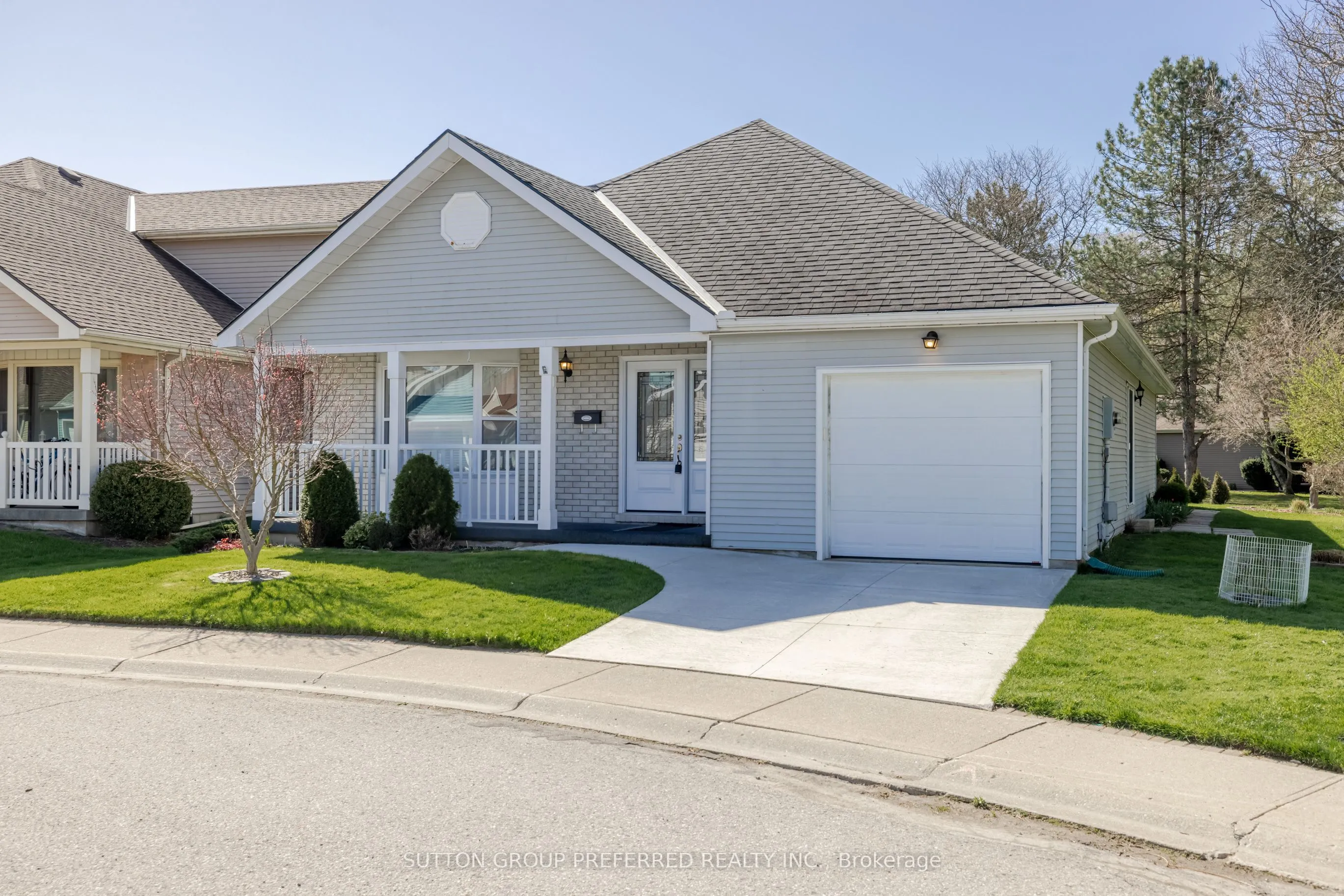 31 Hawkins Crescent