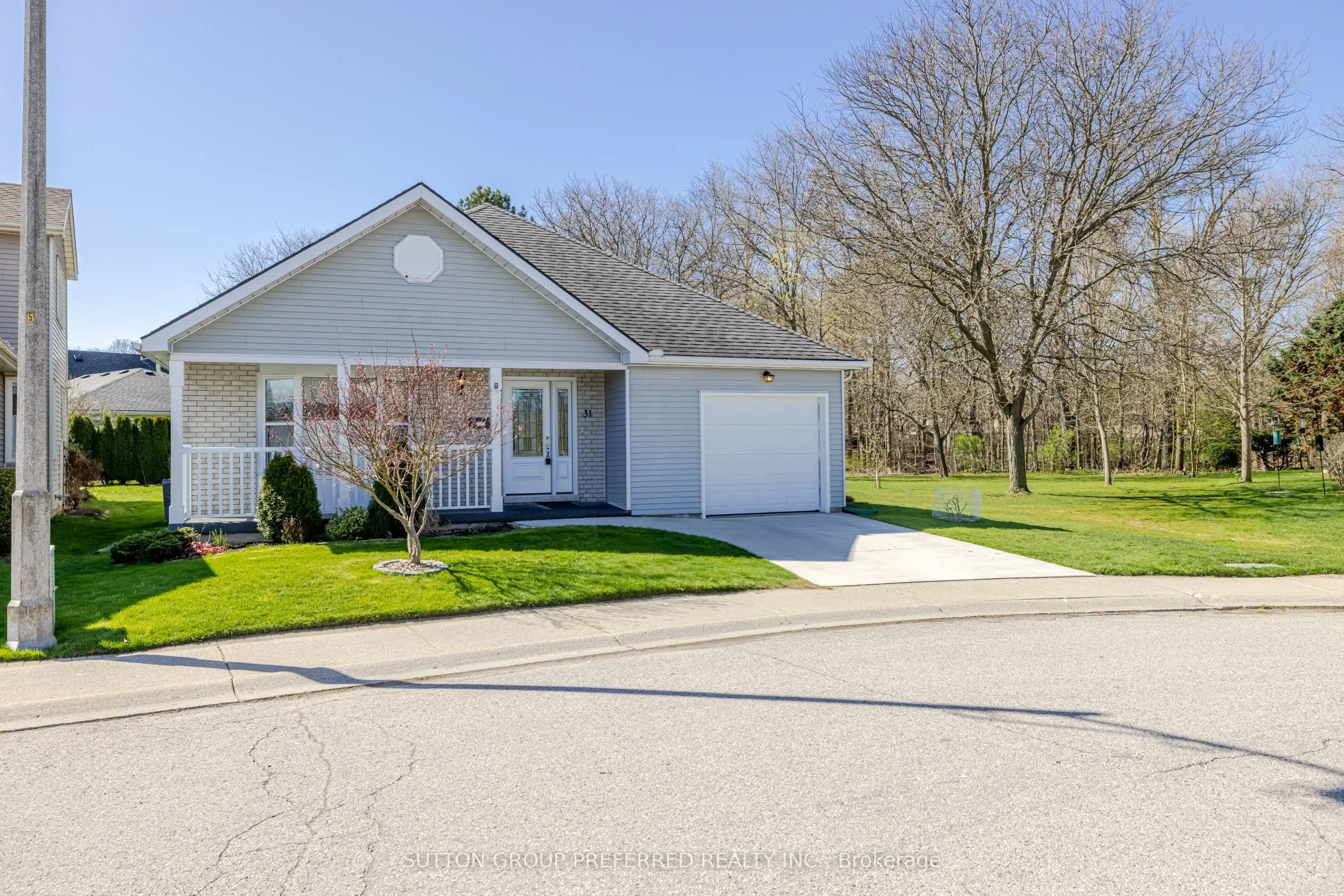 31 Hawkins Crescent