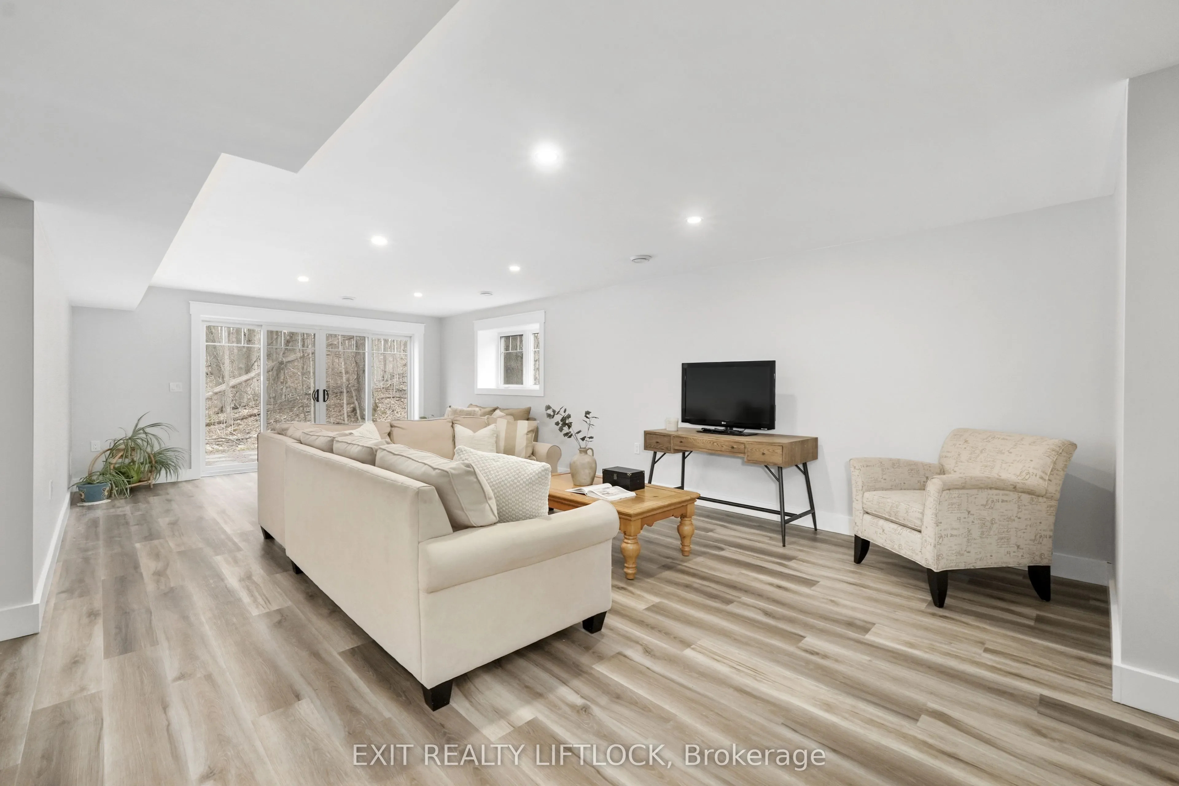 11 Rory Drive N