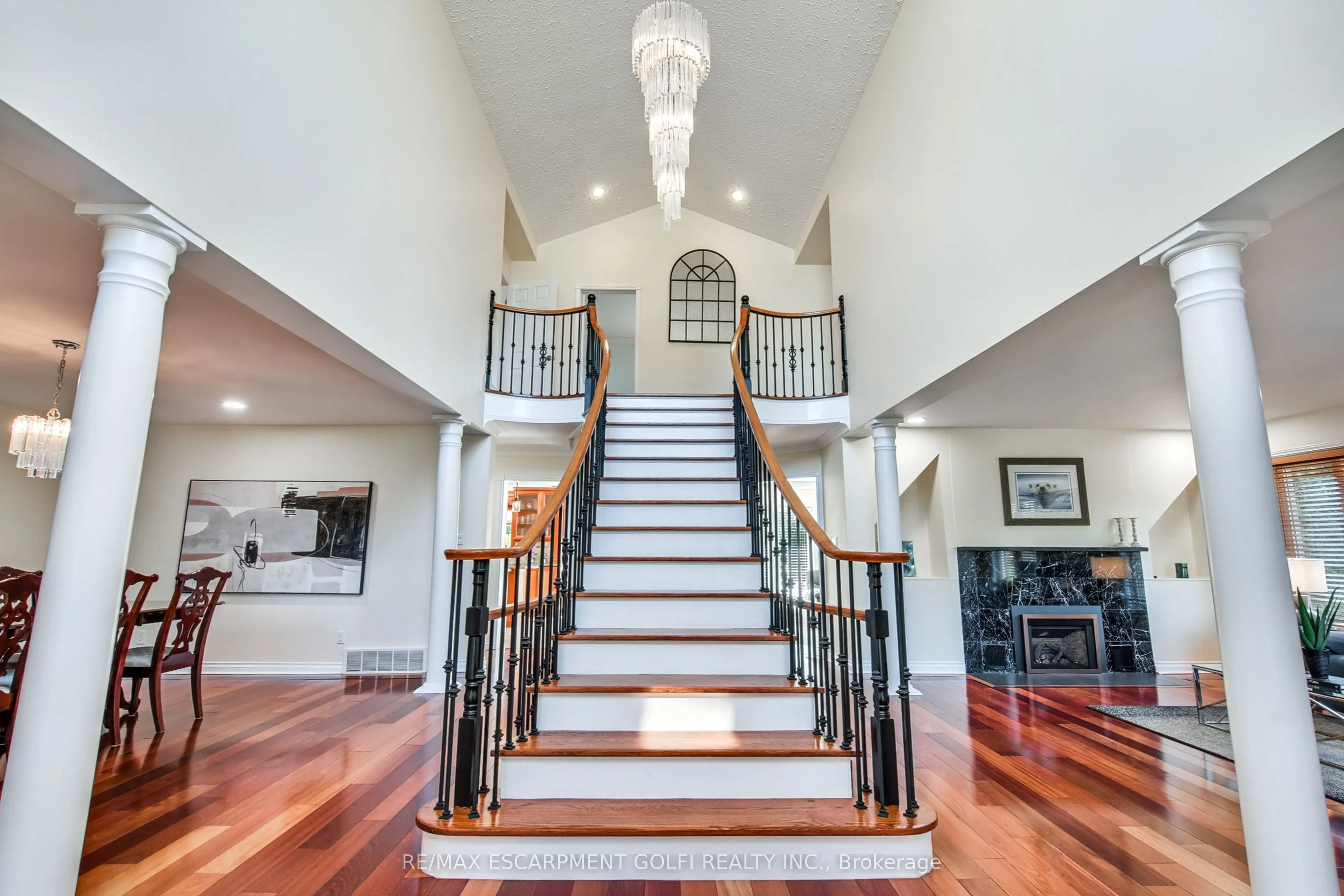 24 JOHN MARTIN Crescent