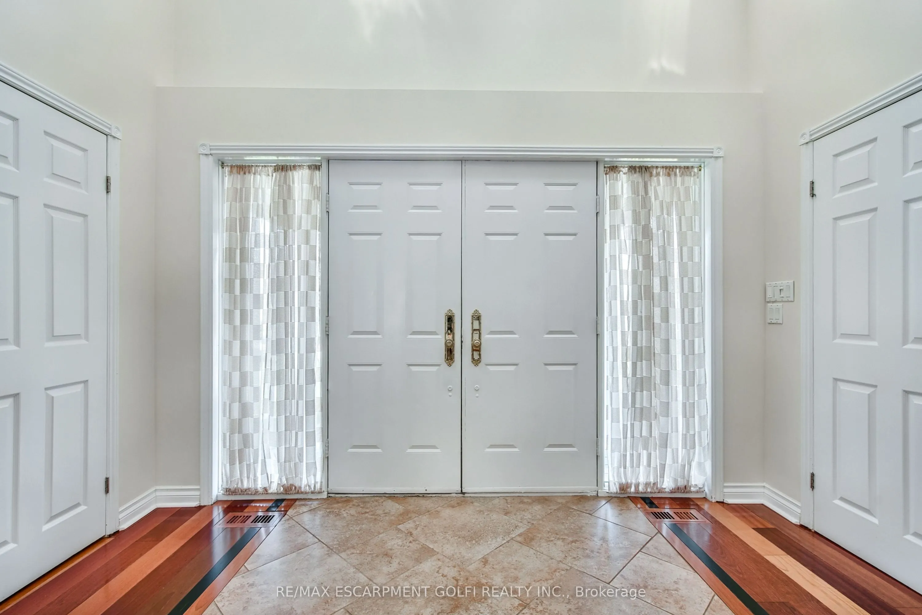 24 JOHN MARTIN Crescent