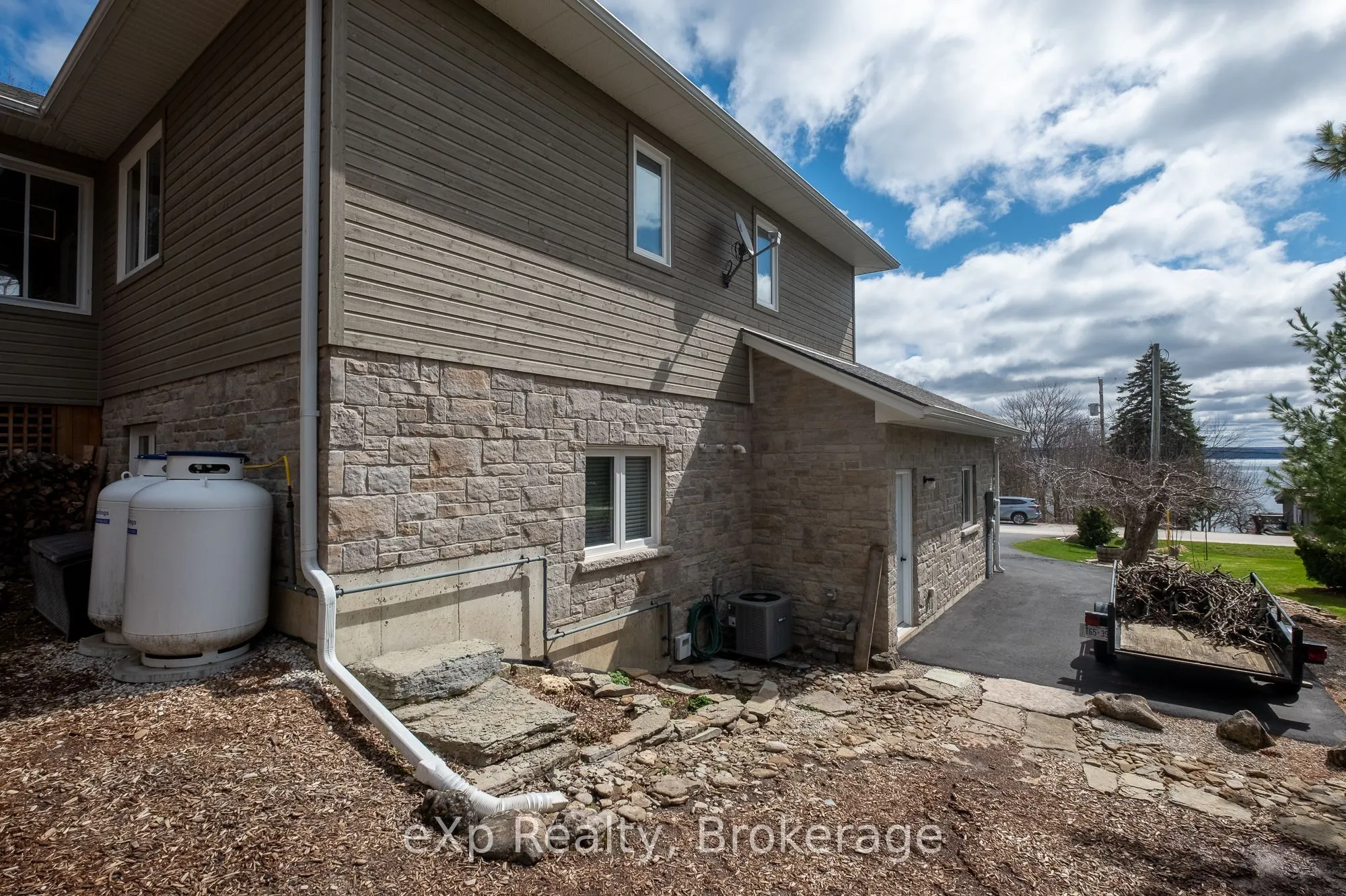 154 MacIntosh Drive