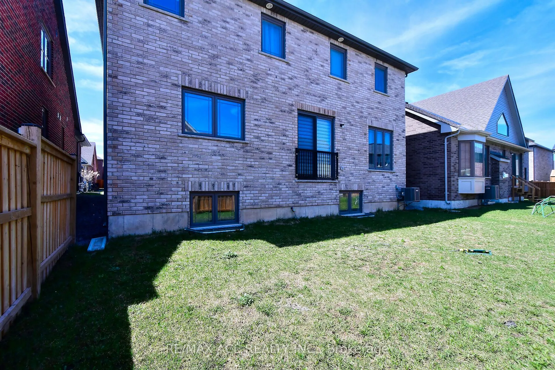 534 Macintosh Grove