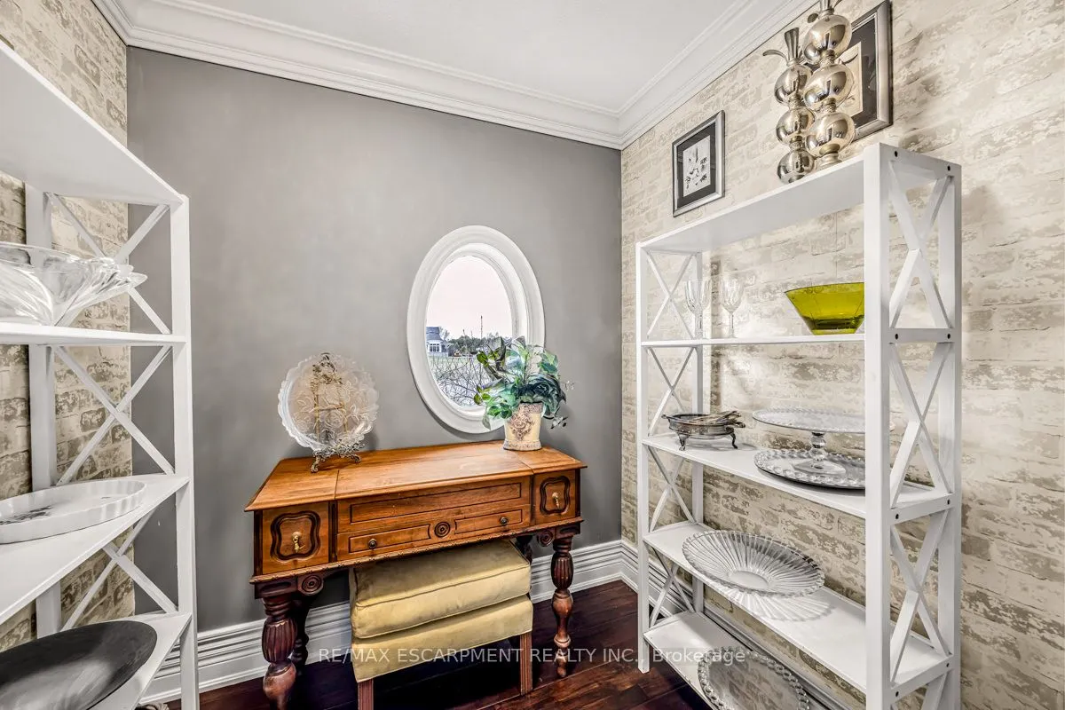 20 Chesswood Trail