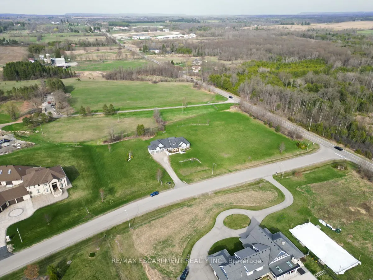 20 Chesswood Trail