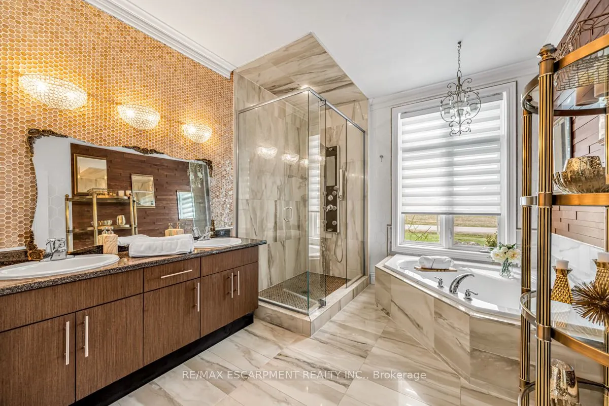 20 Chesswood Trail