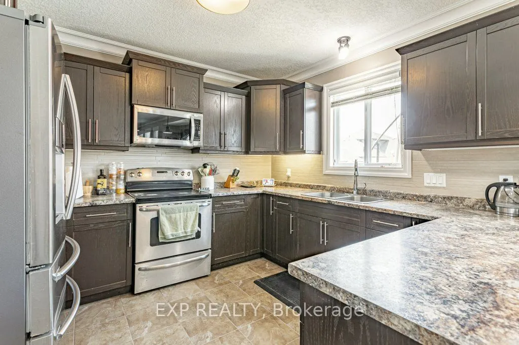 8 Oliver Crescent