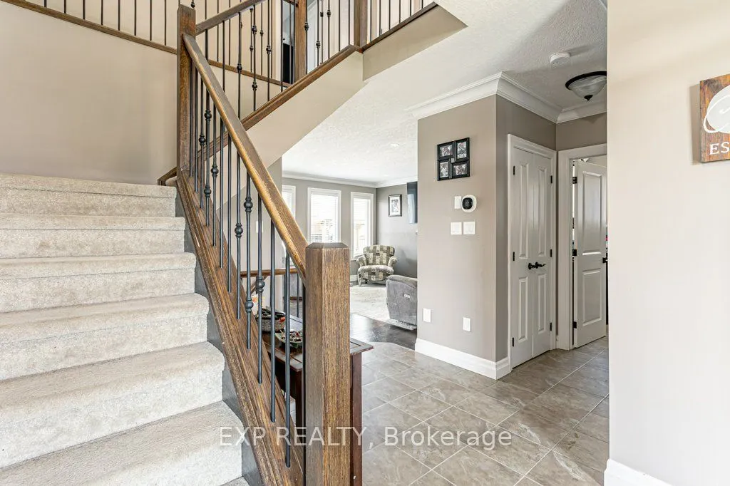 8 Oliver Crescent