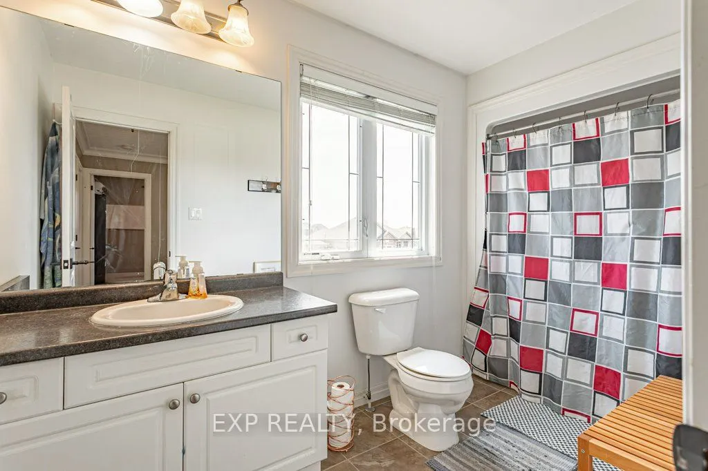 8 Oliver Crescent