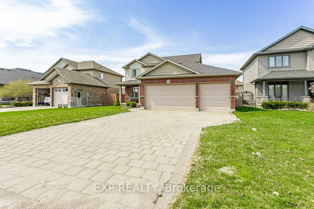 8 Oliver Crescent
