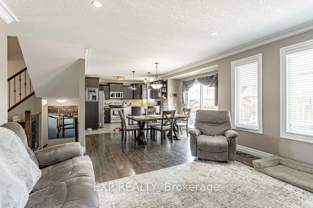 8 Oliver Crescent