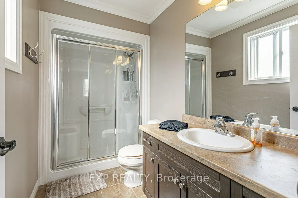 8 Oliver Crescent