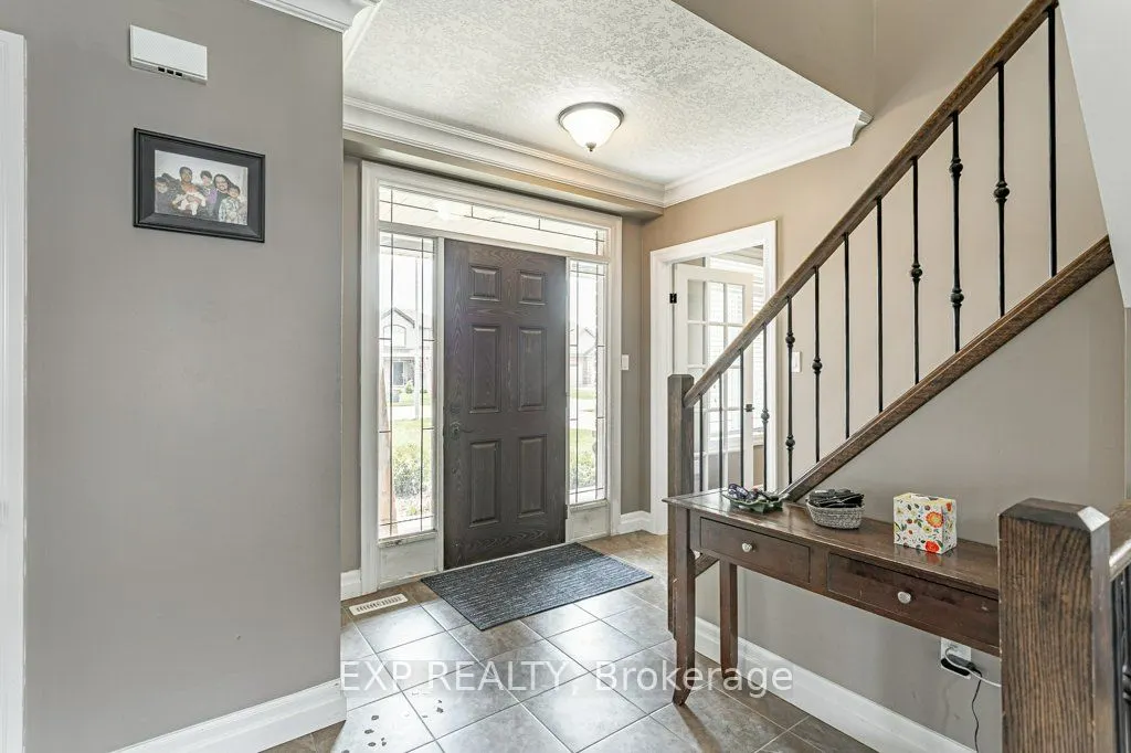 8 Oliver Crescent