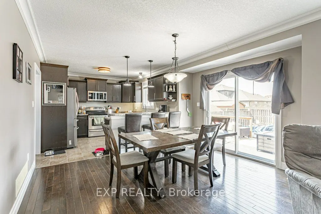 8 Oliver Crescent