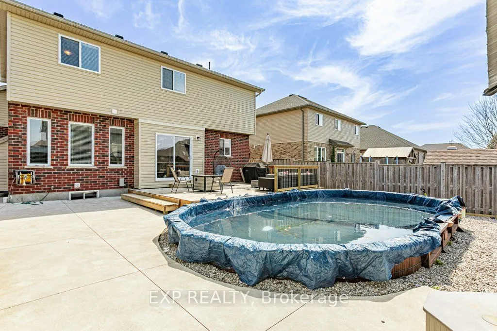 8 Oliver Crescent
