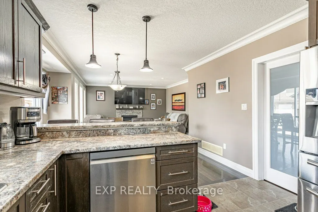 8 Oliver Crescent