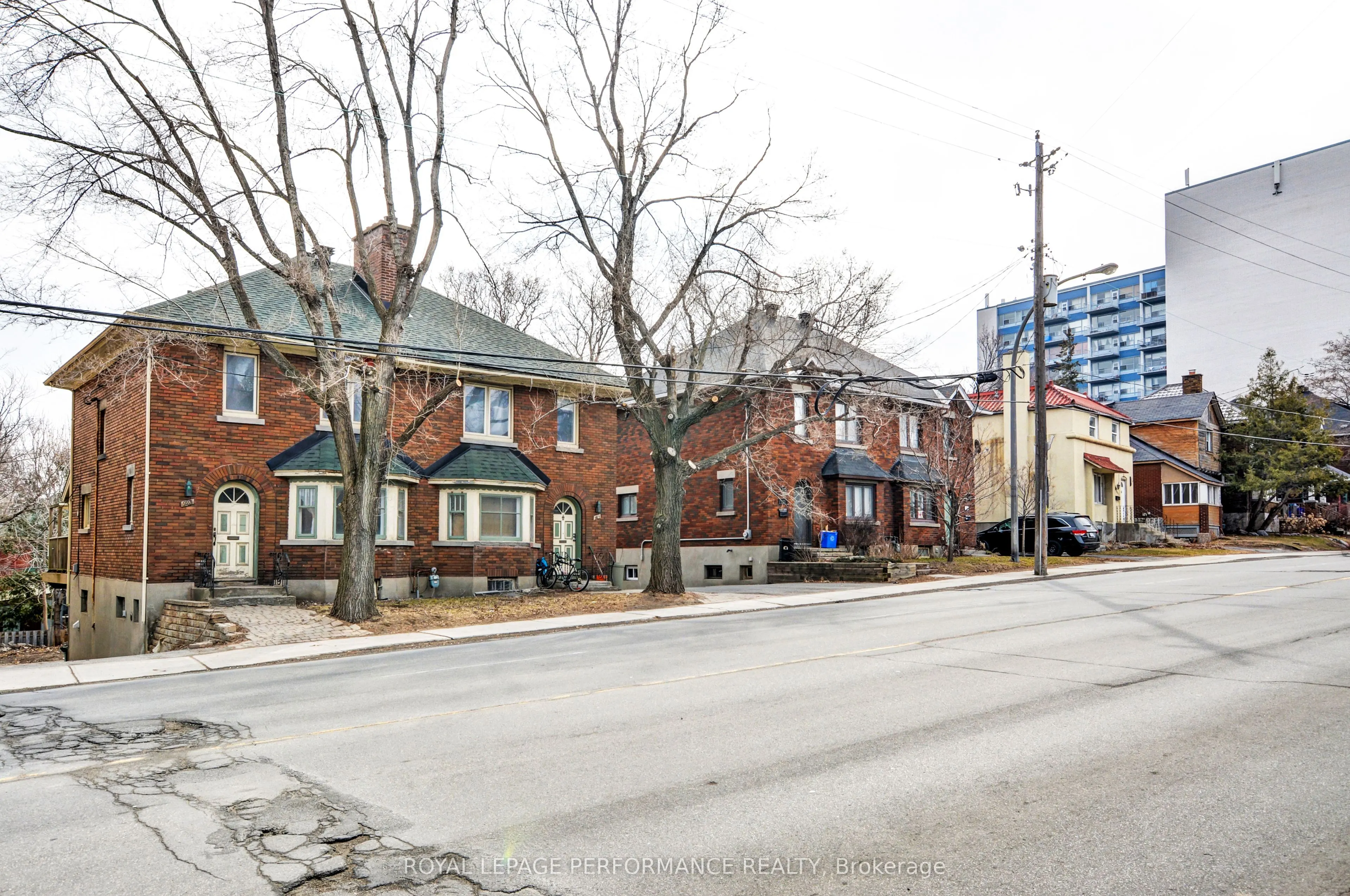 923-949 Bronson Avenue