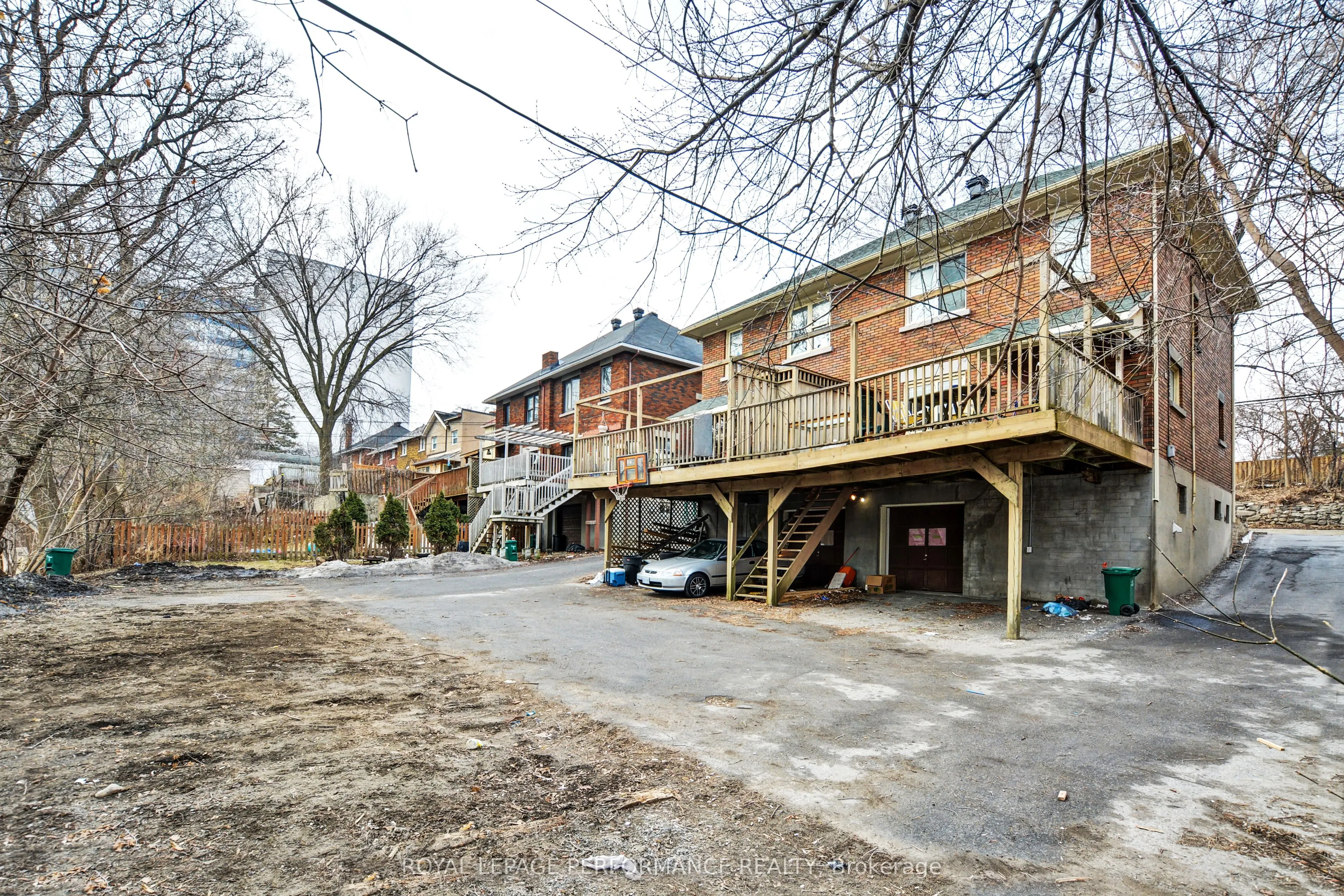 923-949 Bronson Avenue
