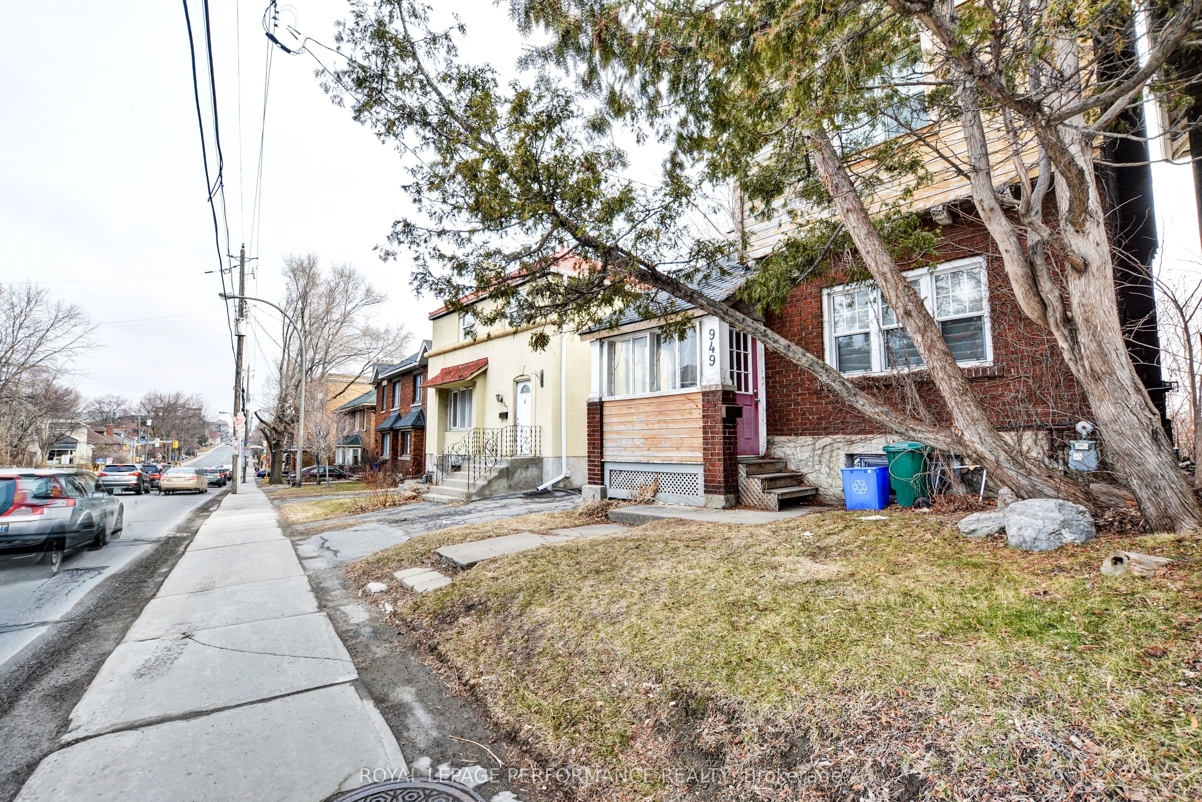 923-949 Bronson Avenue