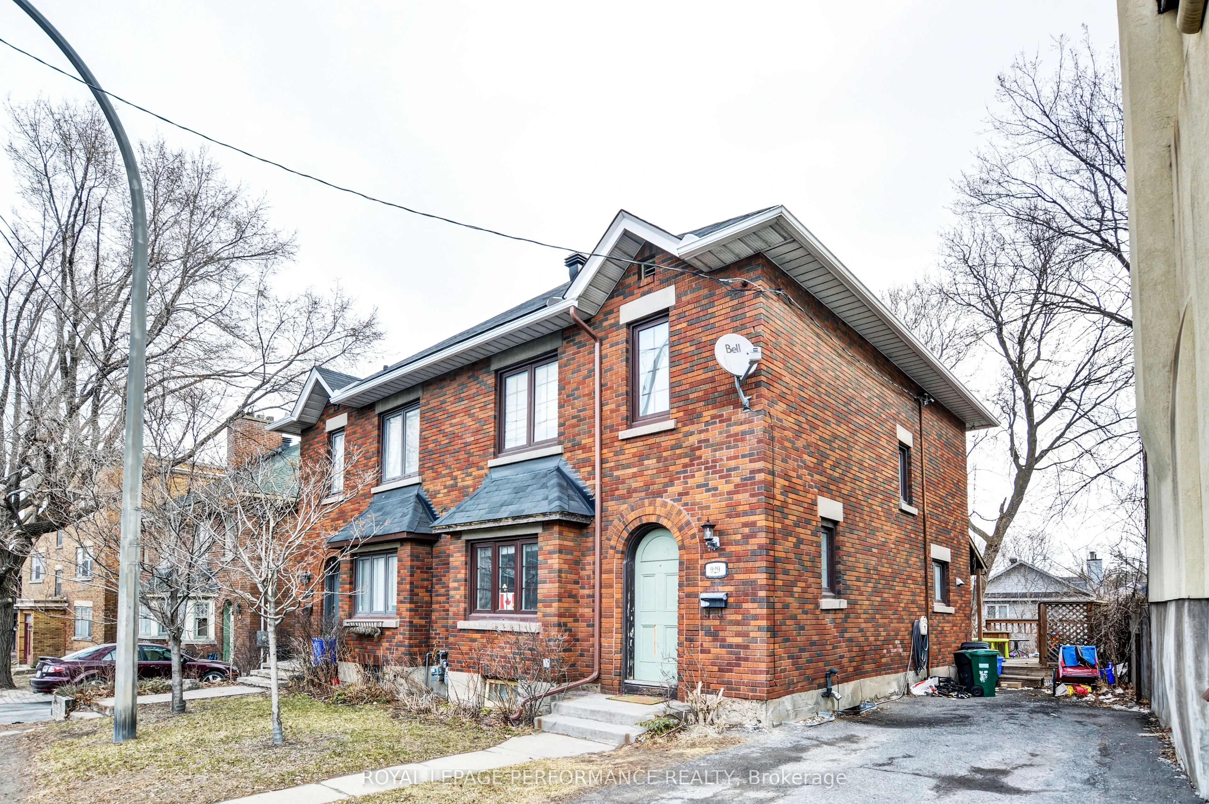 923-949 Bronson Avenue