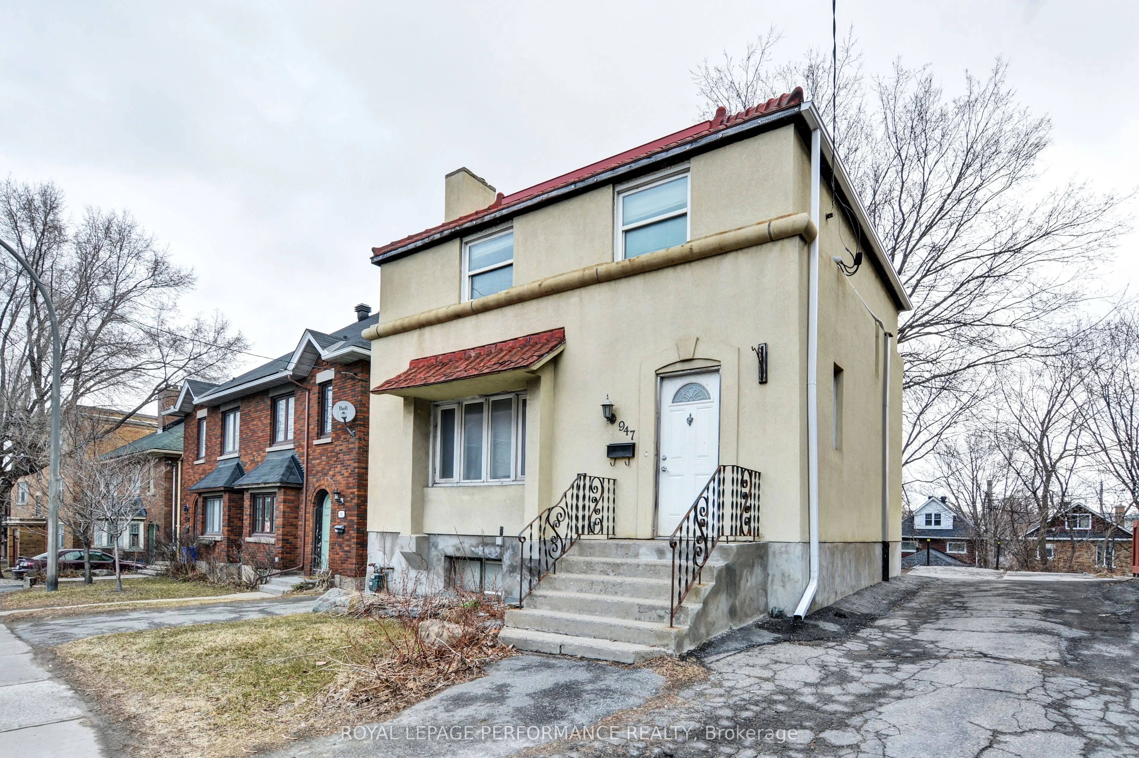 923-949 Bronson Avenue