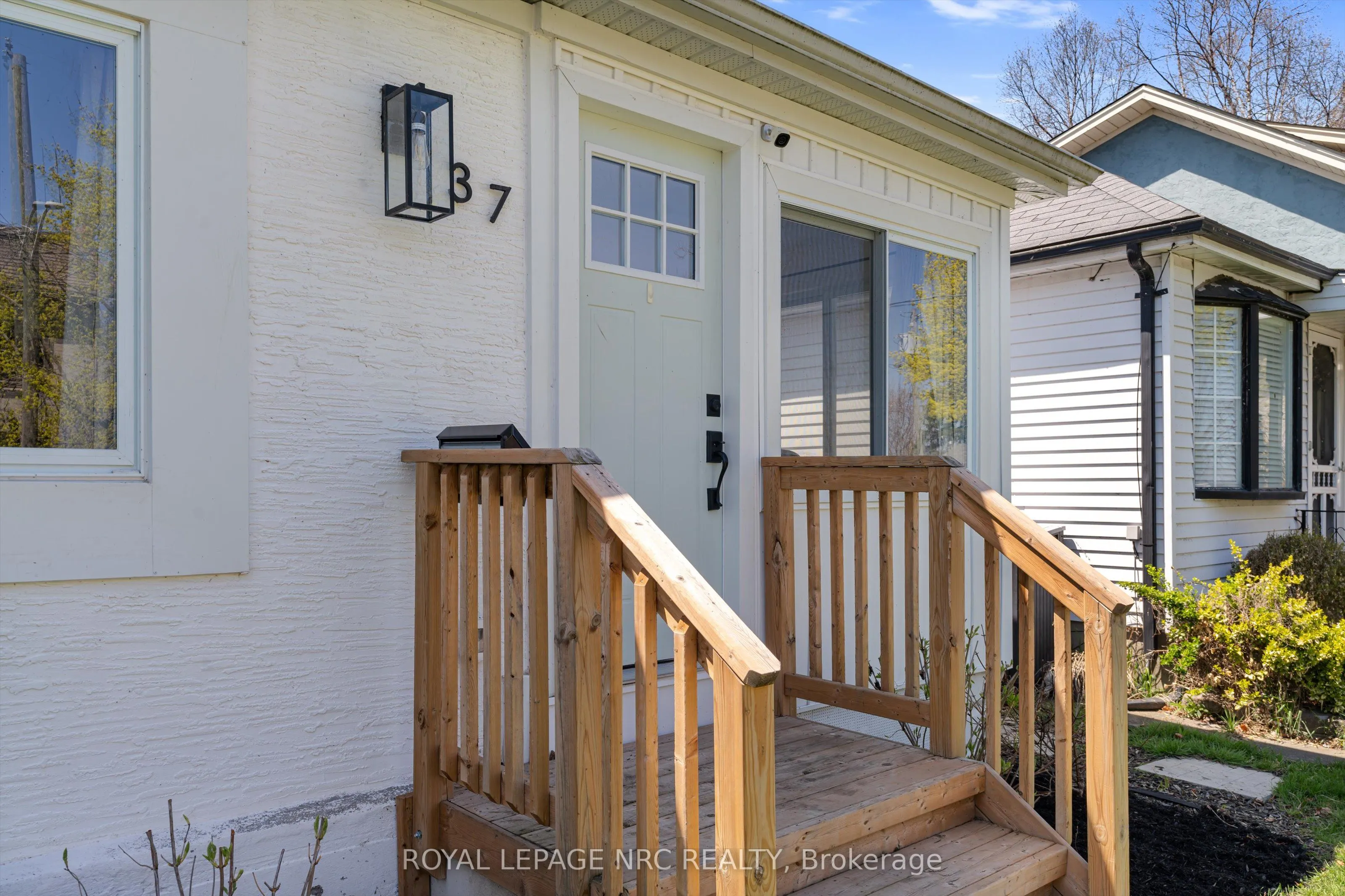 37 Lock Street