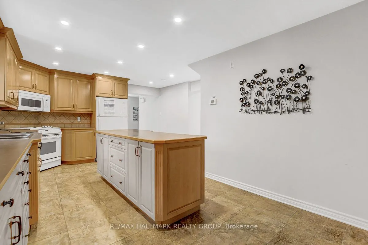 2527 OLD MONTREAL Road