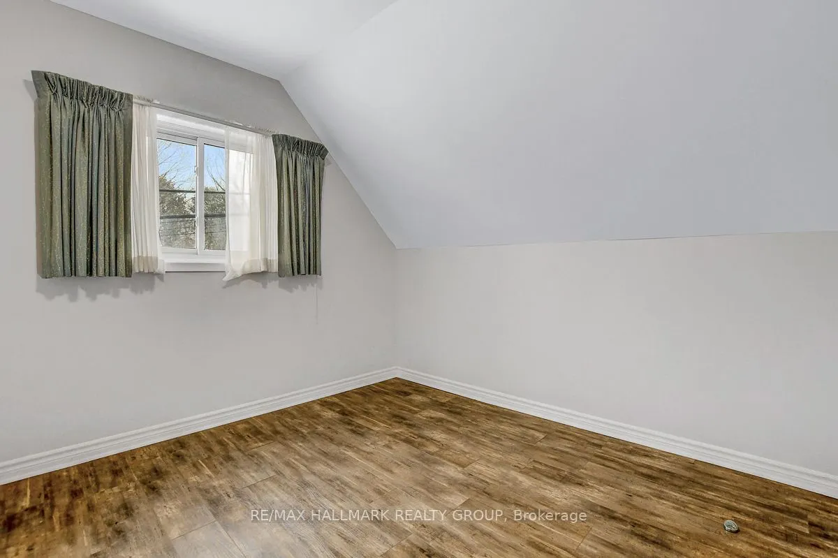 2527 OLD MONTREAL Road