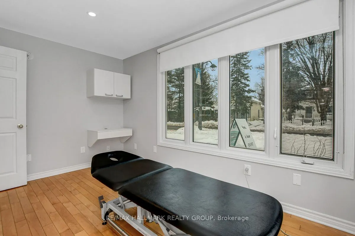 2527 OLD MONTREAL Road