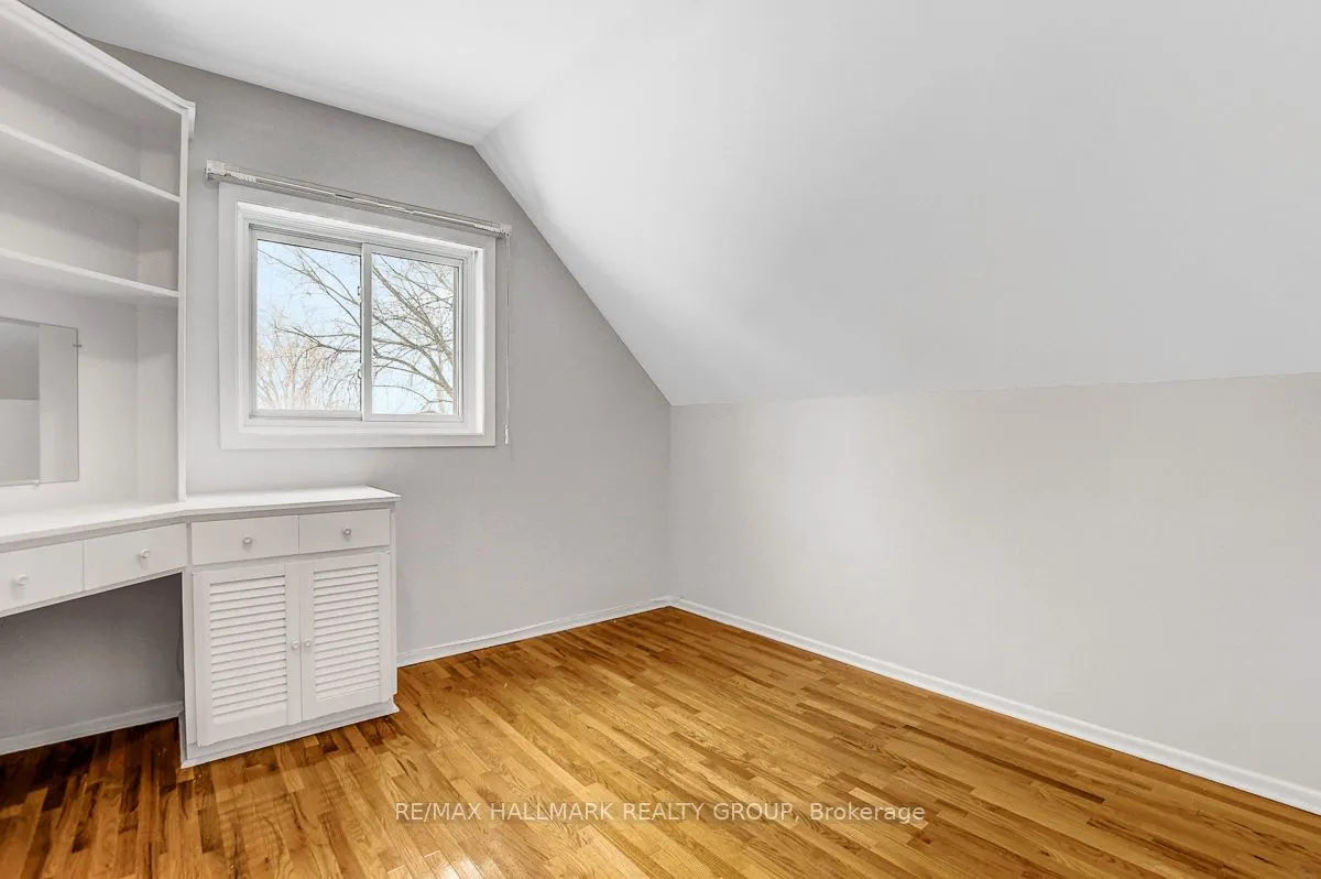 2527 OLD MONTREAL Road