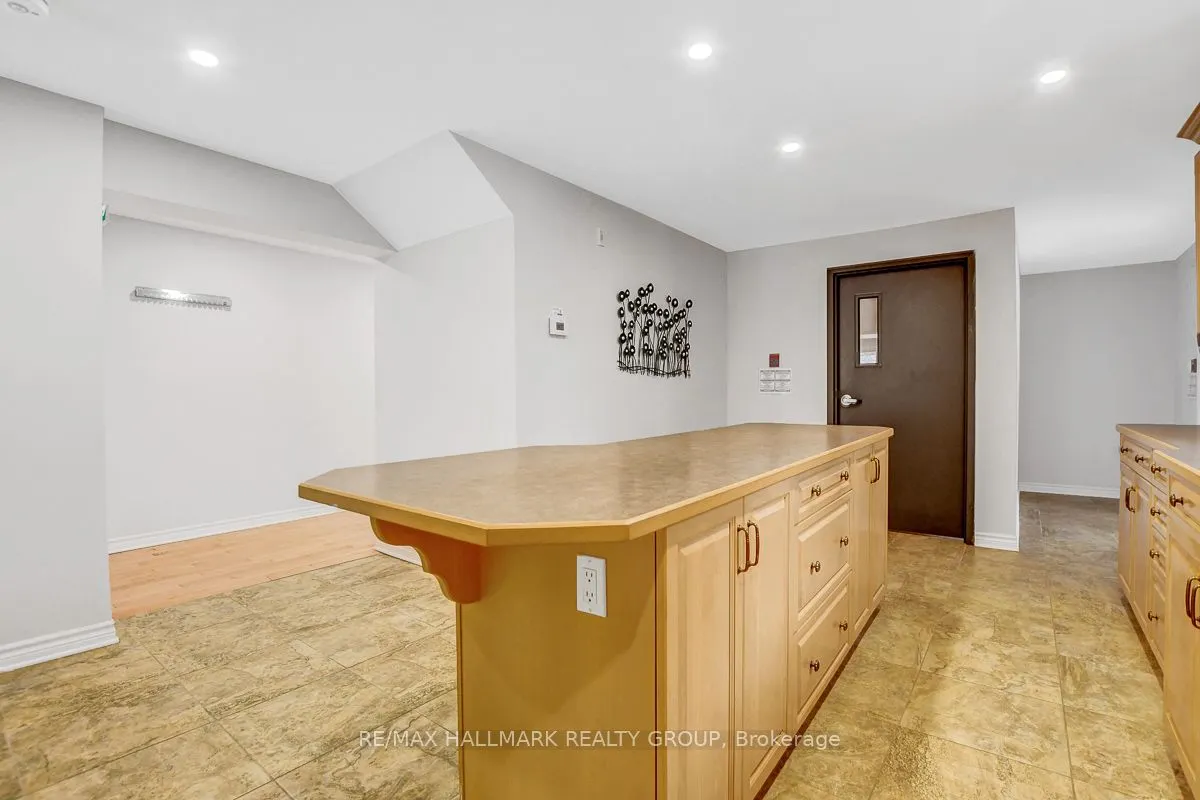 2527 OLD MONTREAL Road