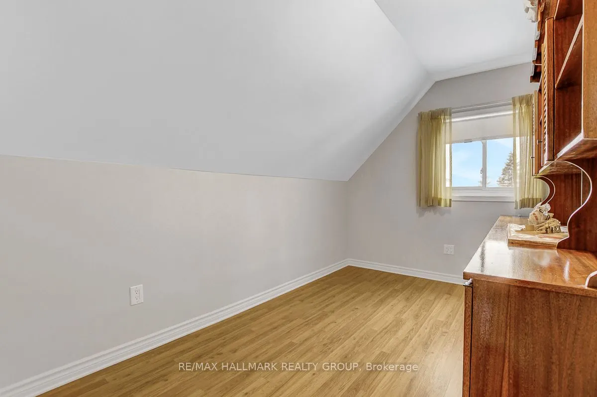 2527 OLD MONTREAL Road