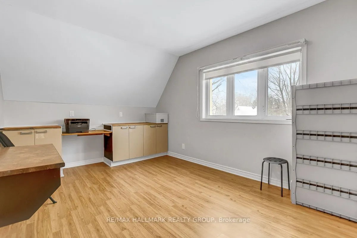 2527 OLD MONTREAL Road