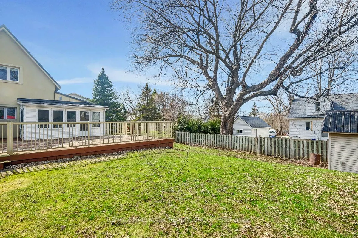 2527 OLD MONTREAL Road