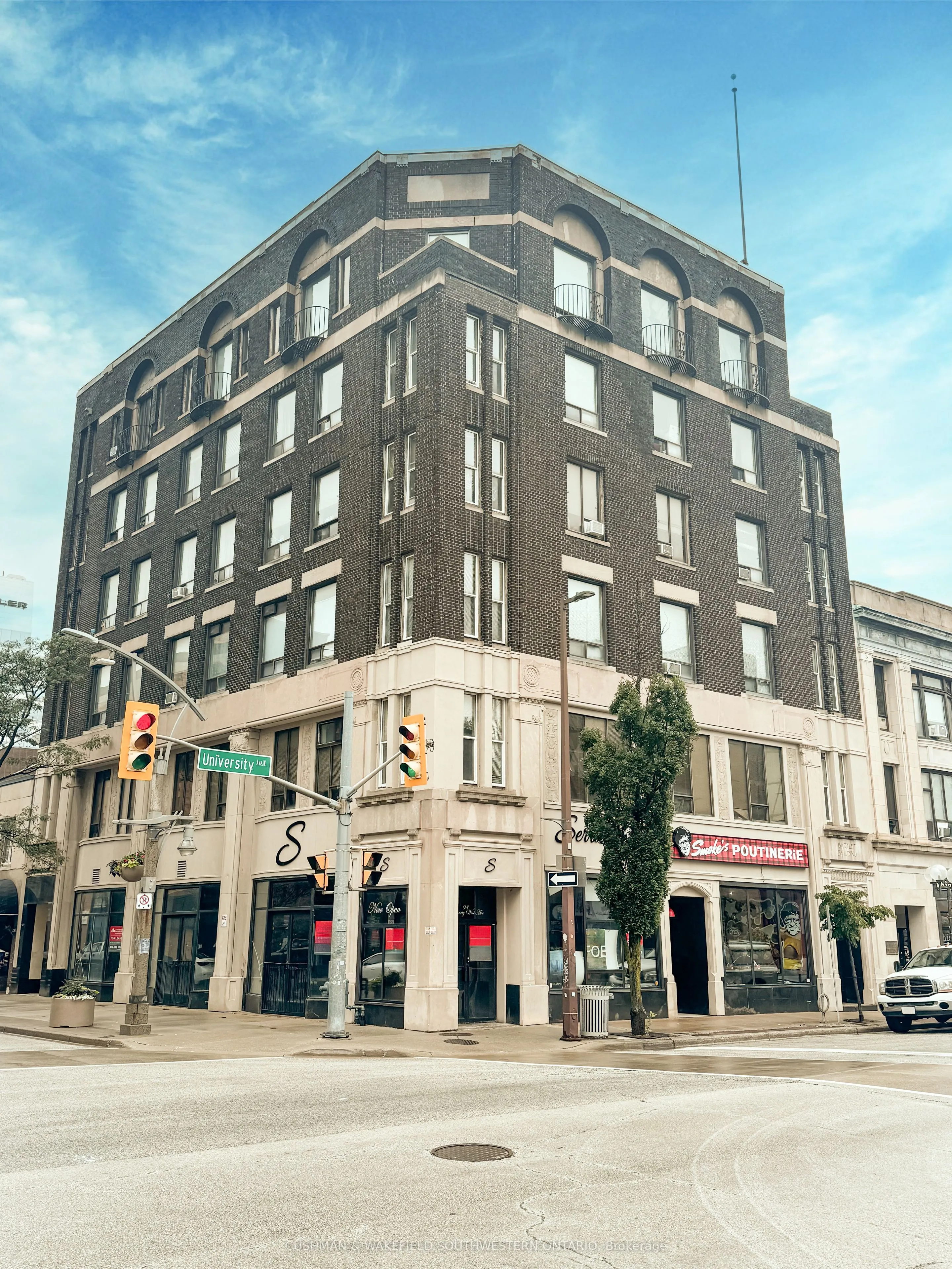 98 University Avenue W