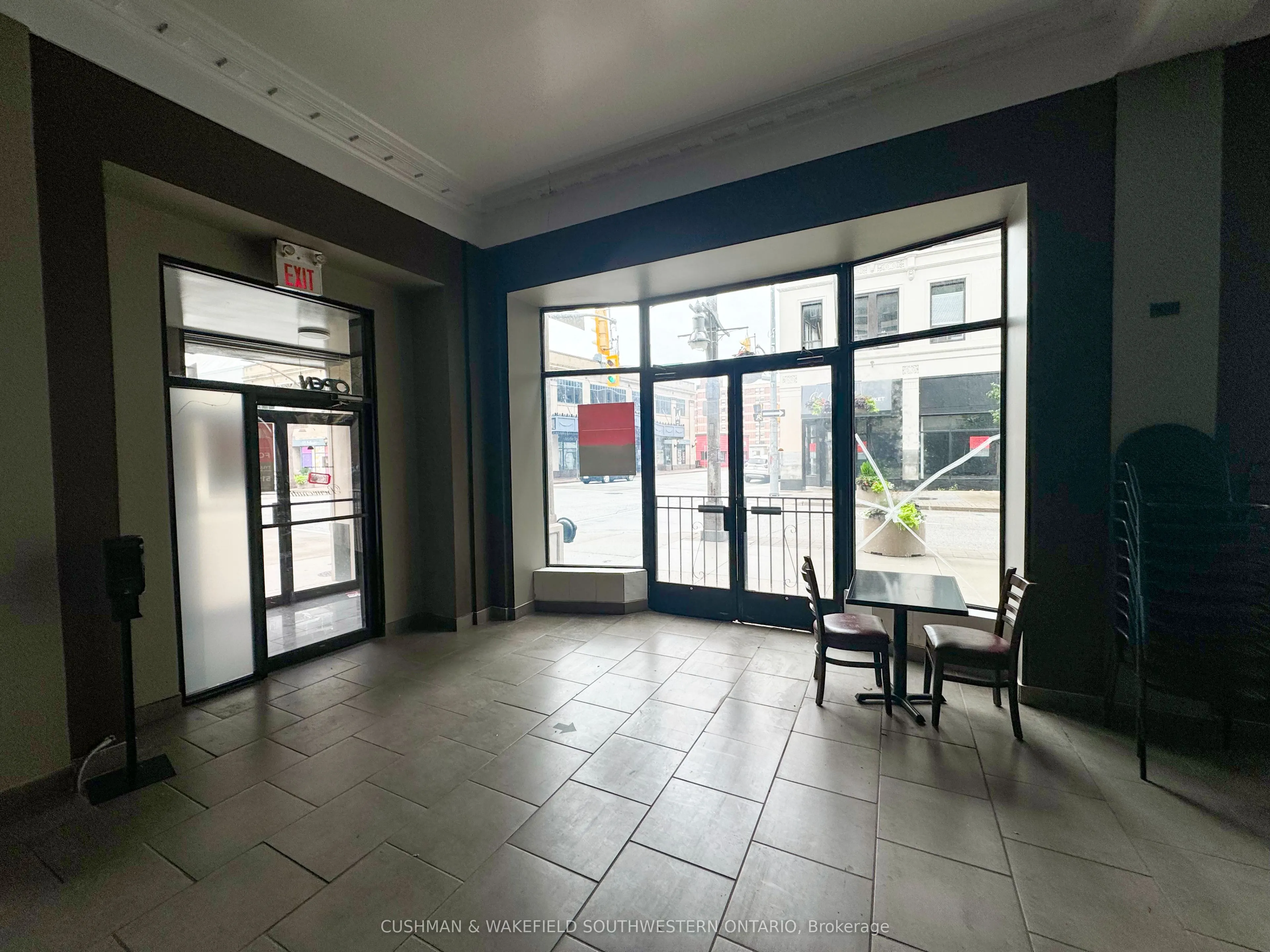 98 University Avenue W