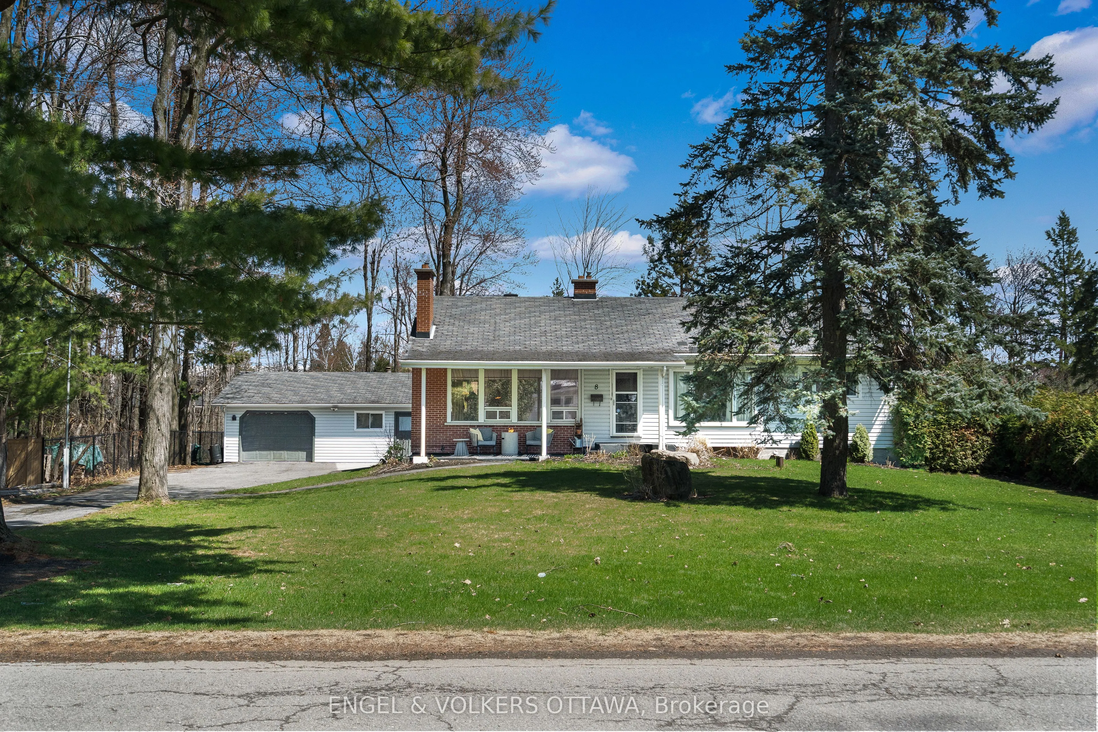 8 Pineglen Crescent