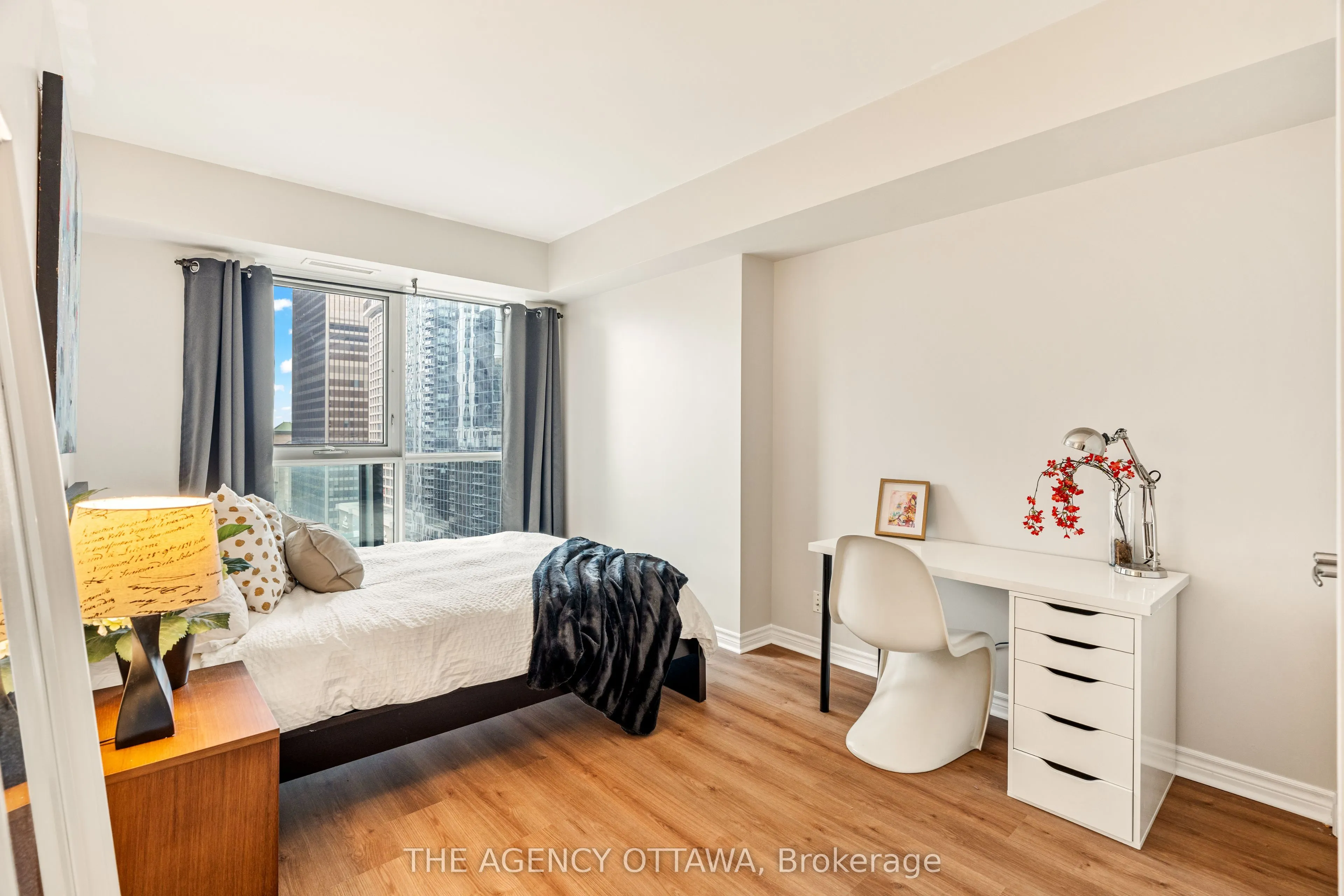 445 Laurier Avenue W, #1403