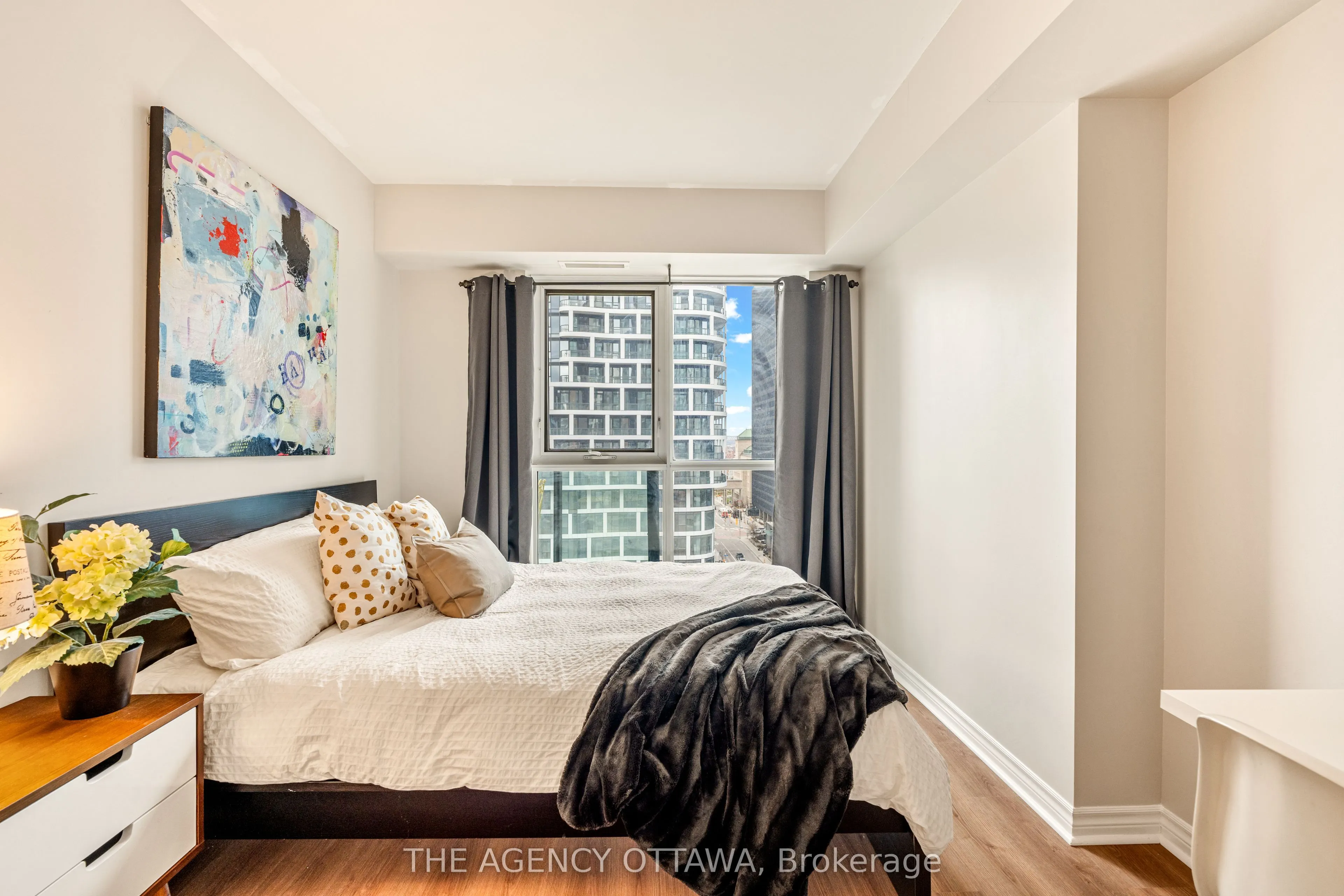 445 Laurier Avenue W, #1403