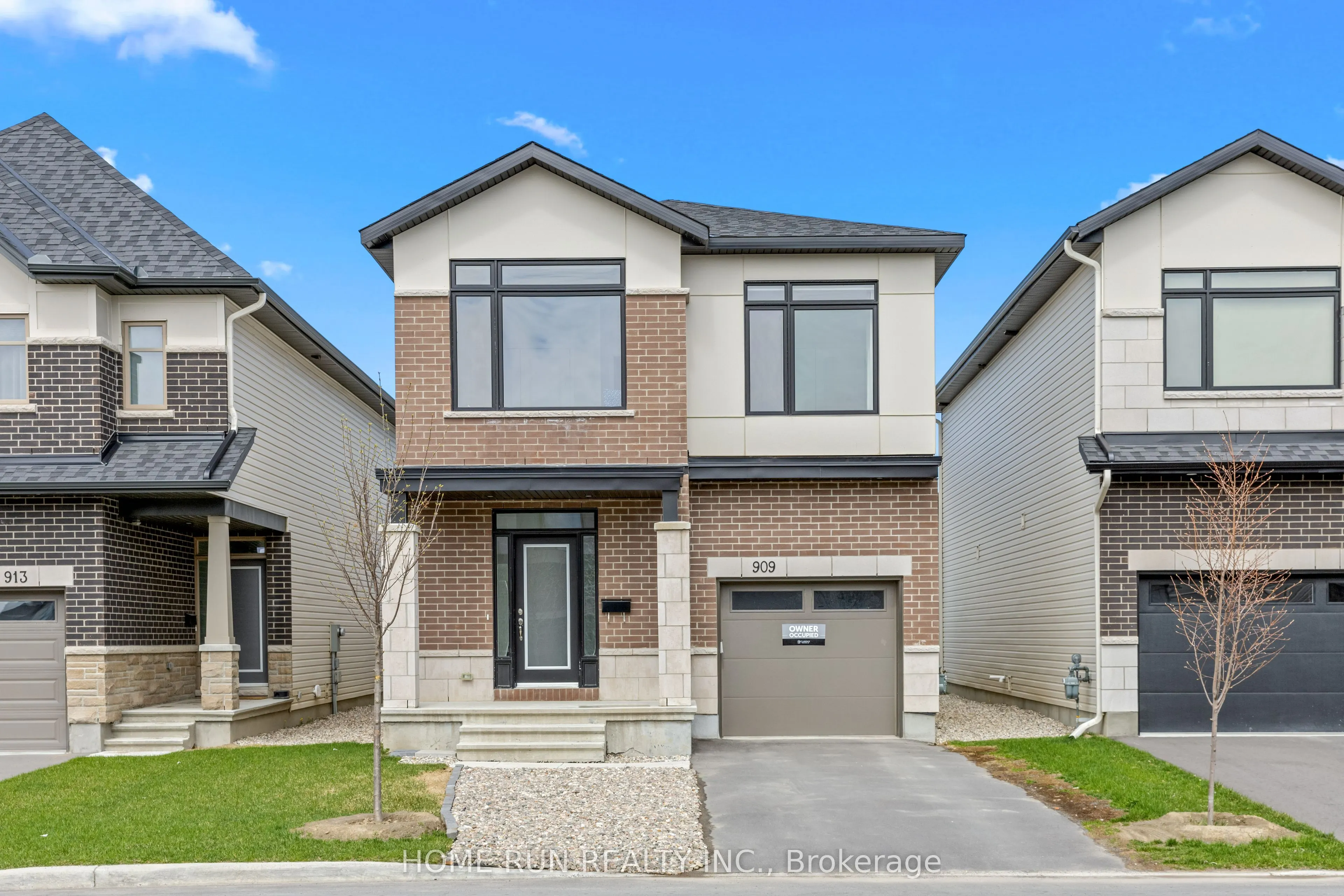 909 Beckton Heights