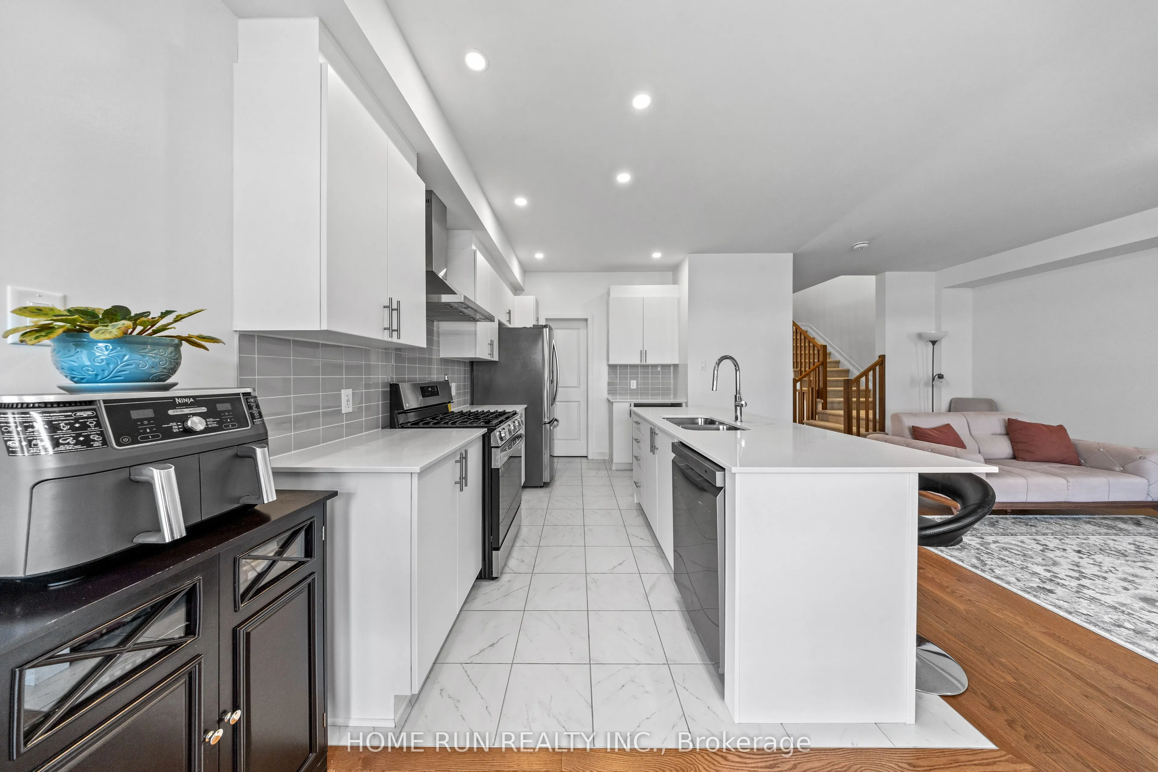 909 Beckton Heights