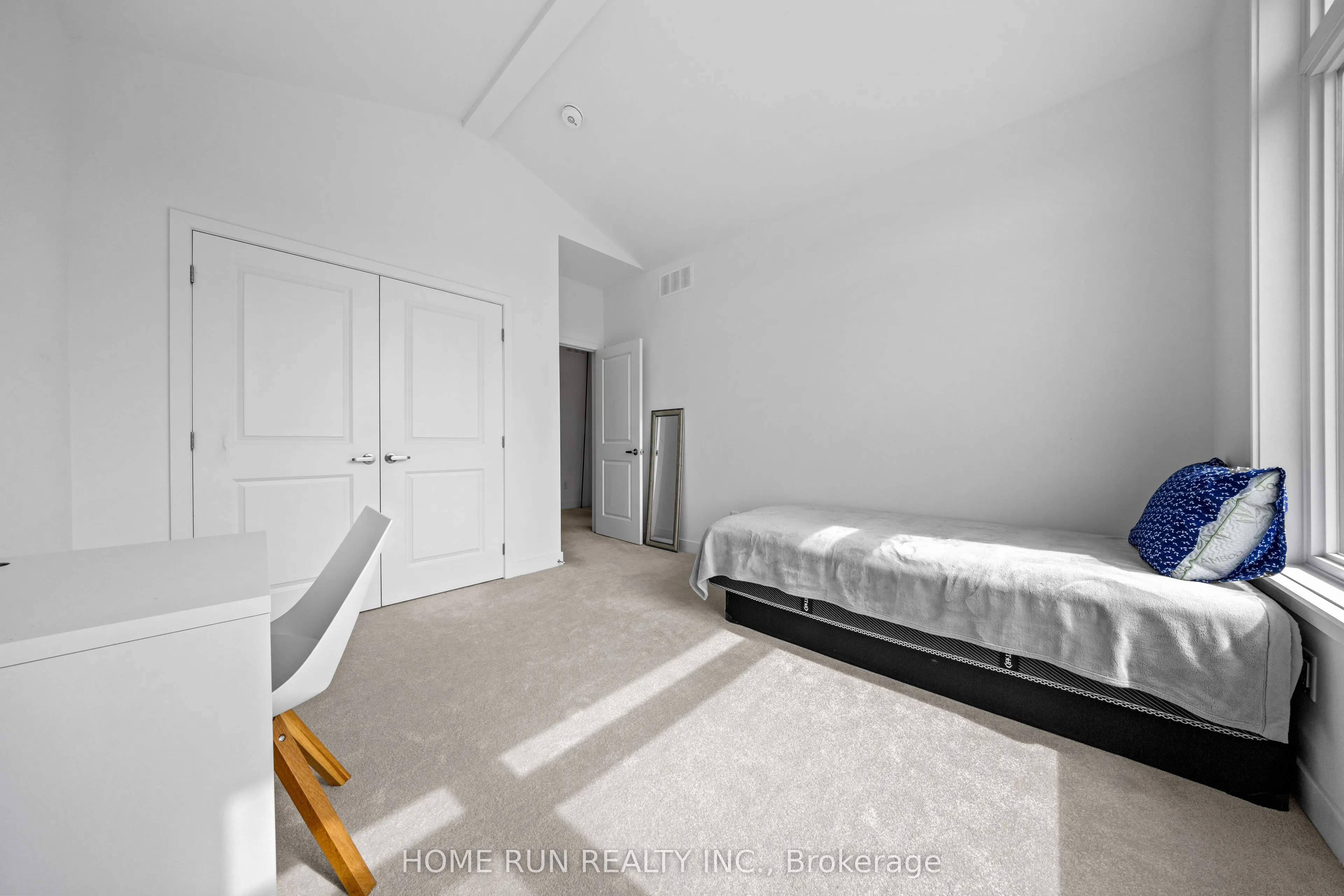 909 Beckton Heights