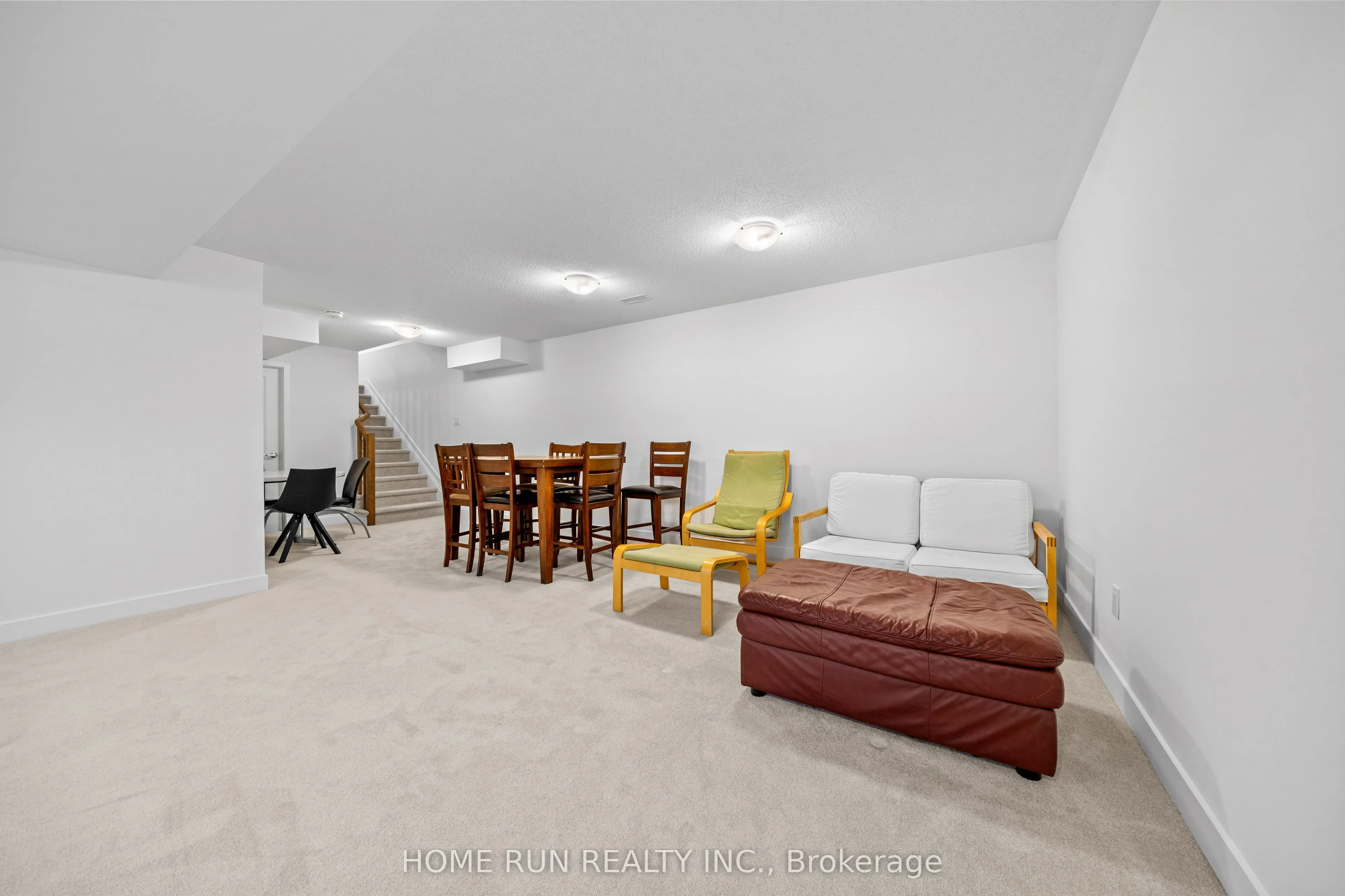 909 Beckton Heights