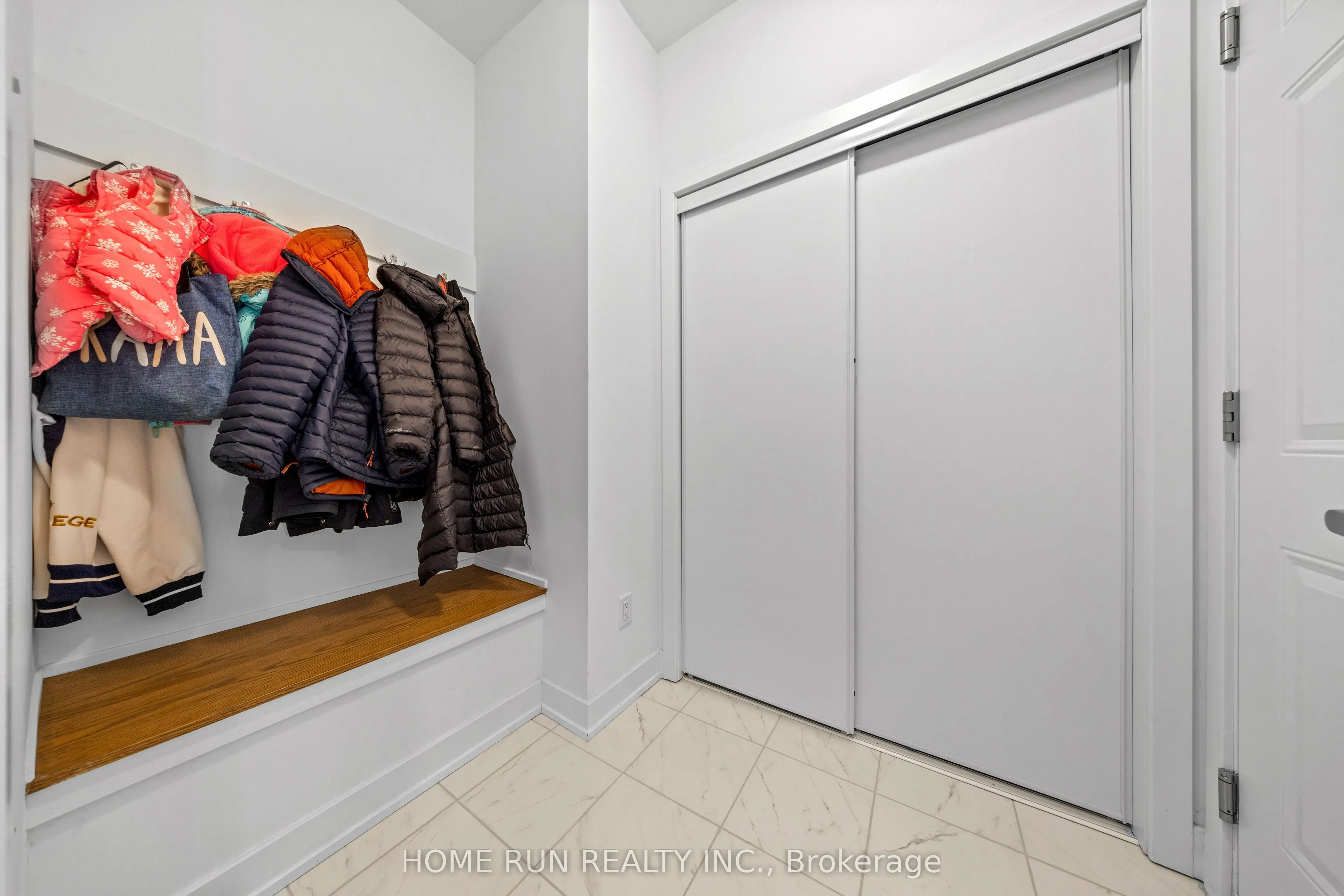 909 Beckton Heights