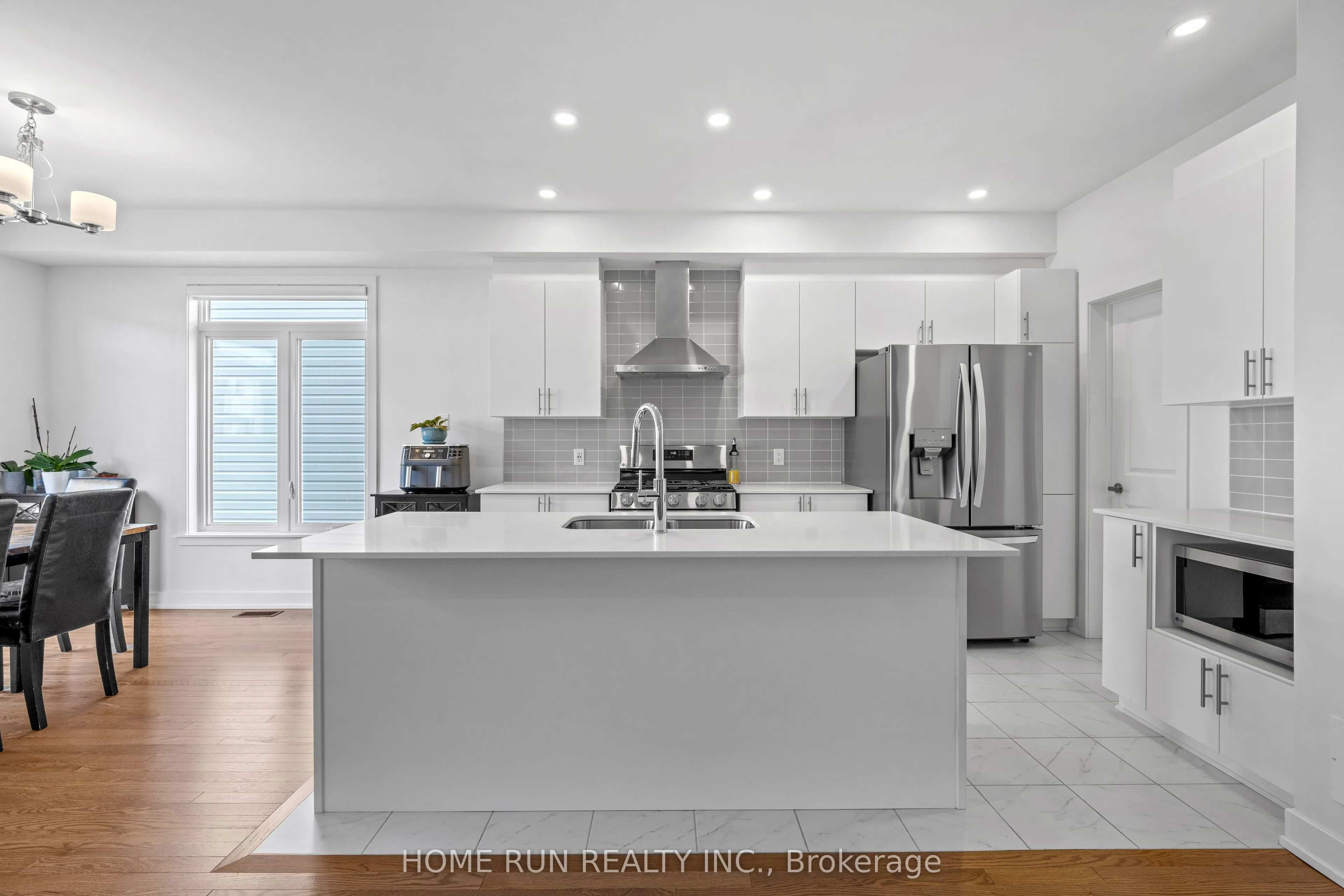 909 Beckton Heights