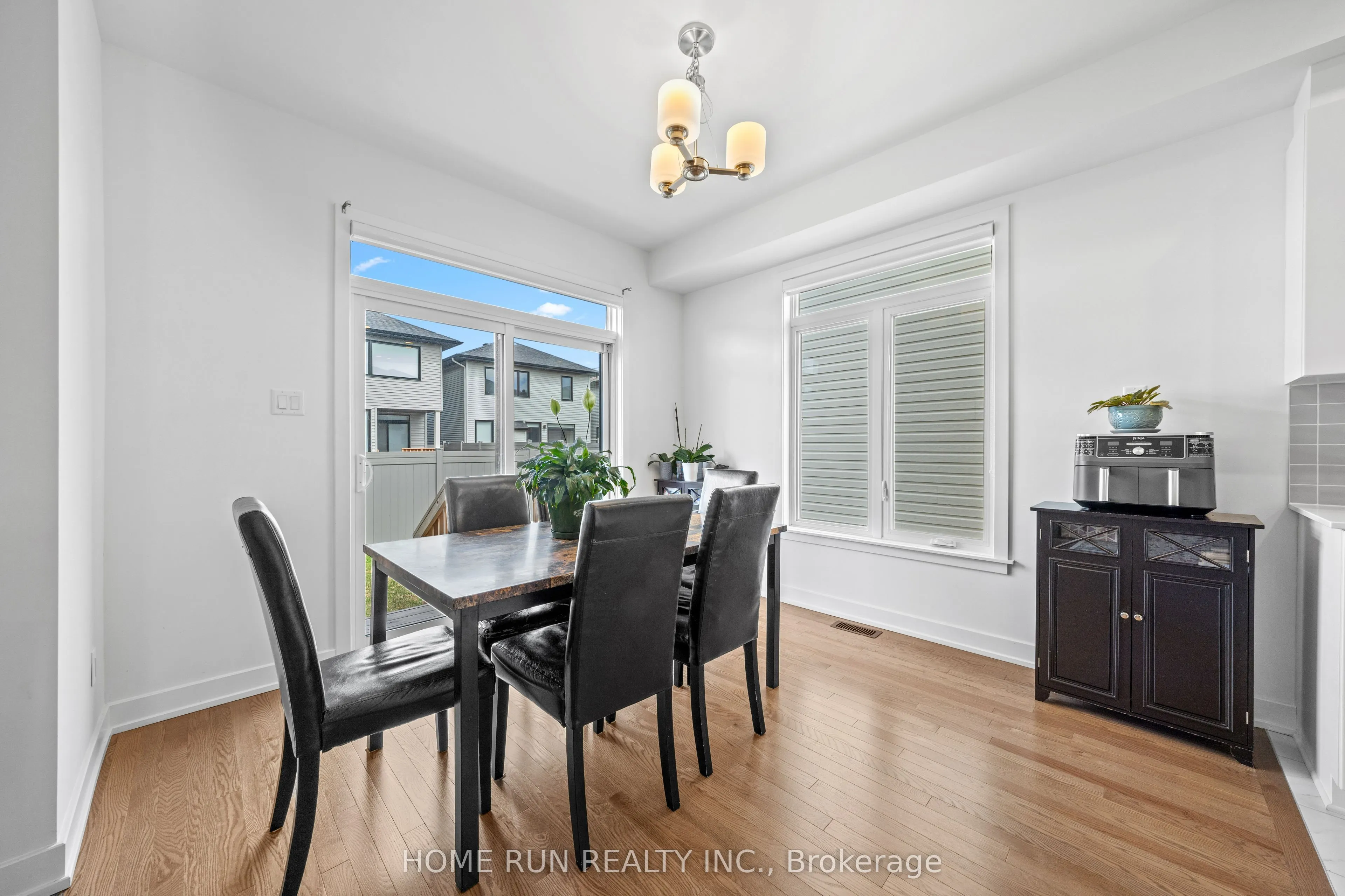 909 Beckton Heights