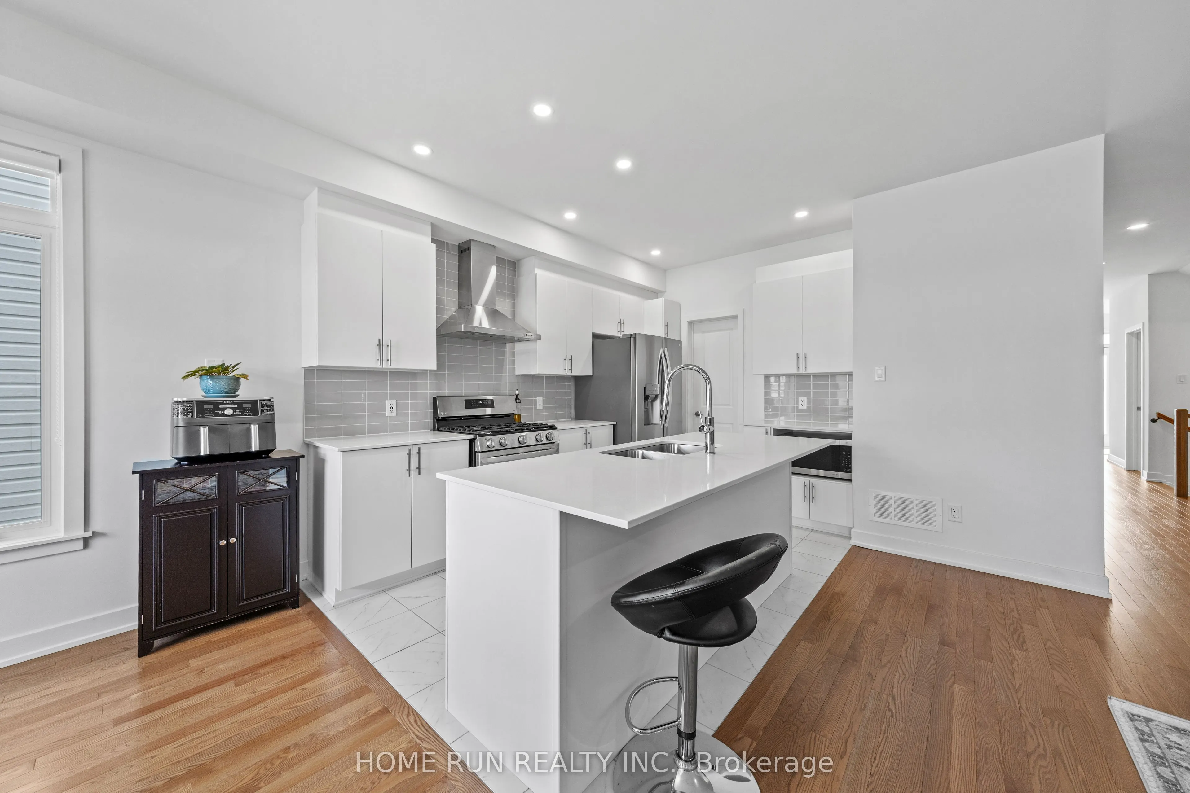909 Beckton Heights