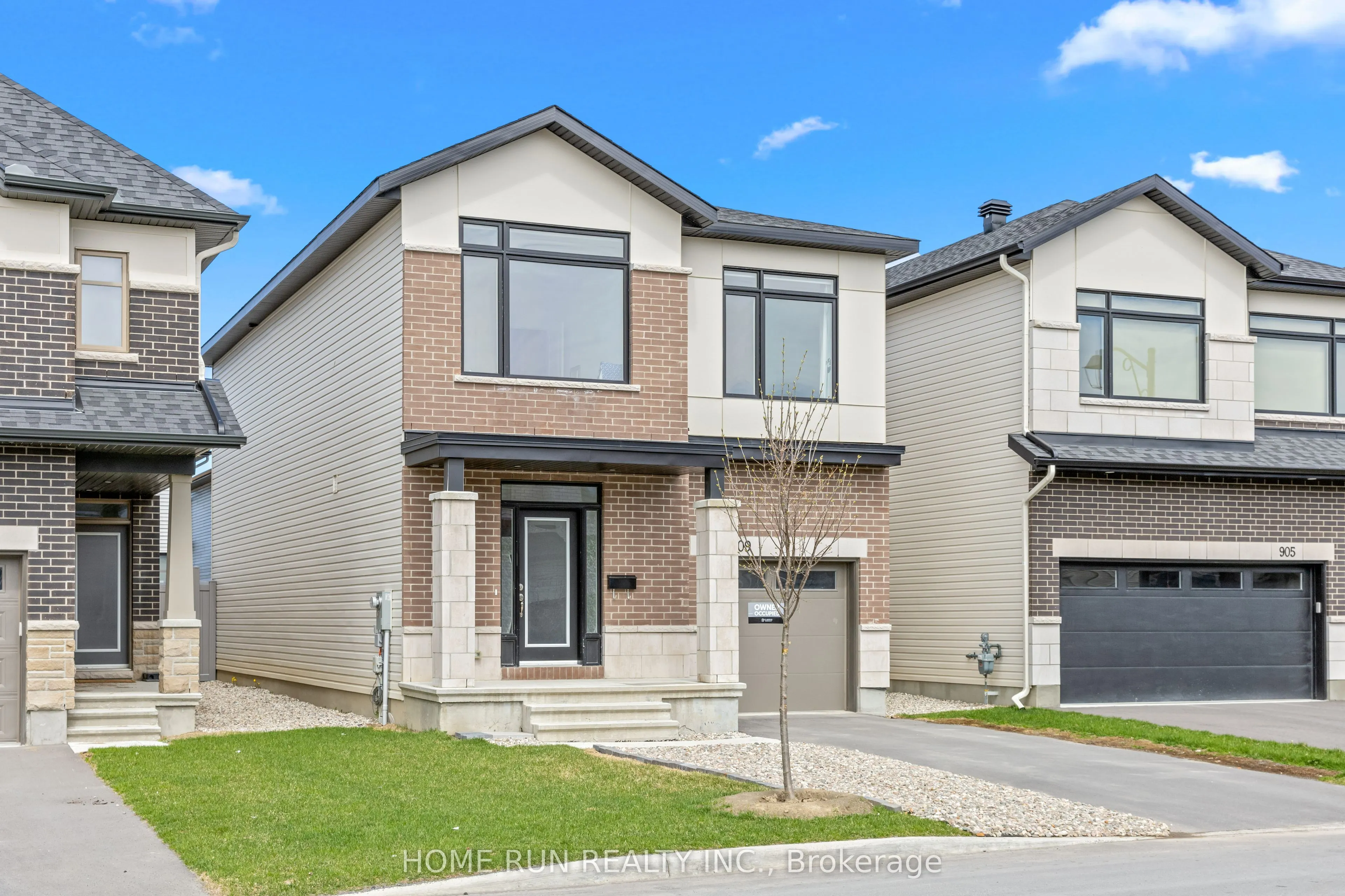 909 Beckton Heights