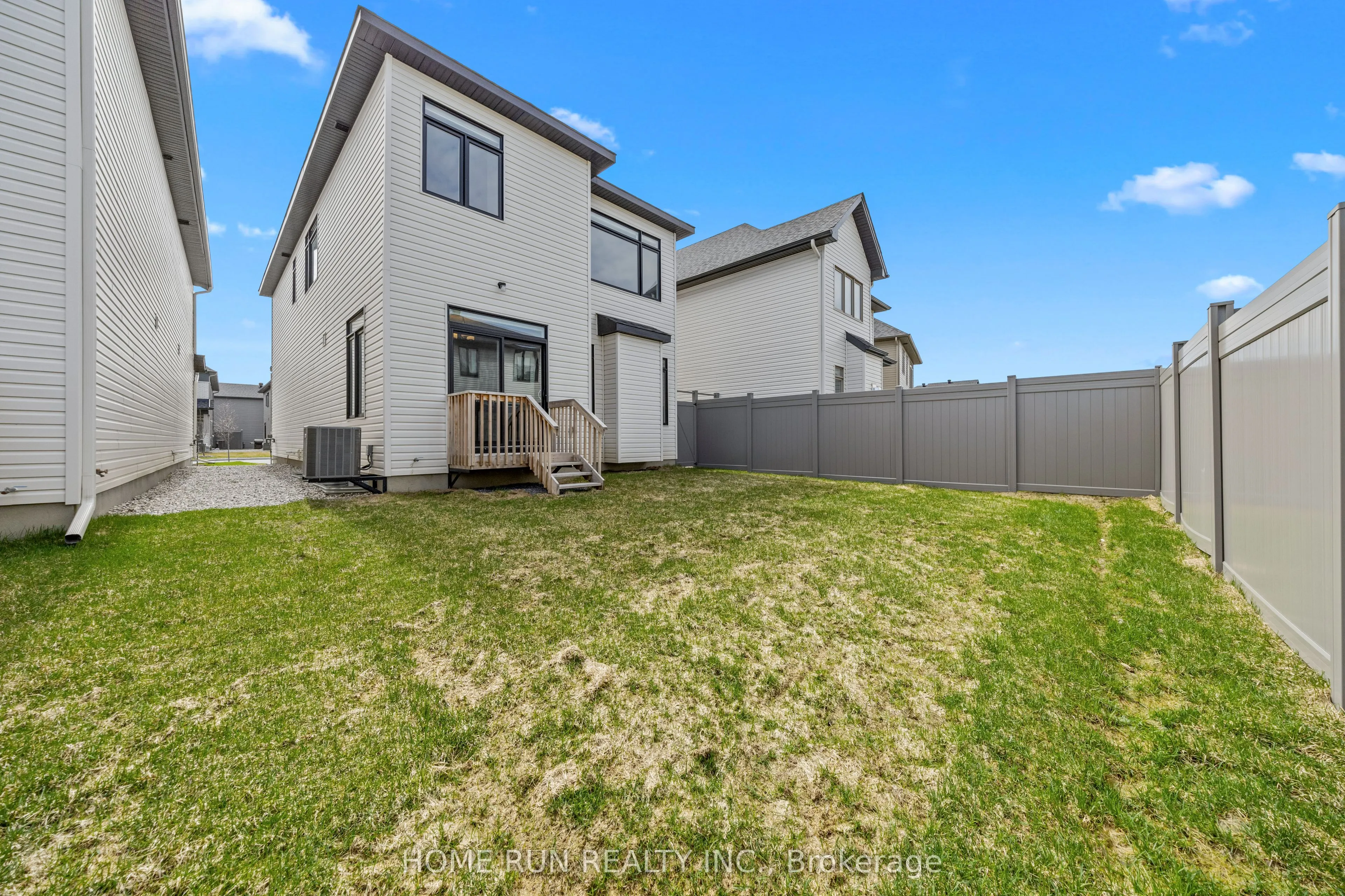 909 Beckton Heights